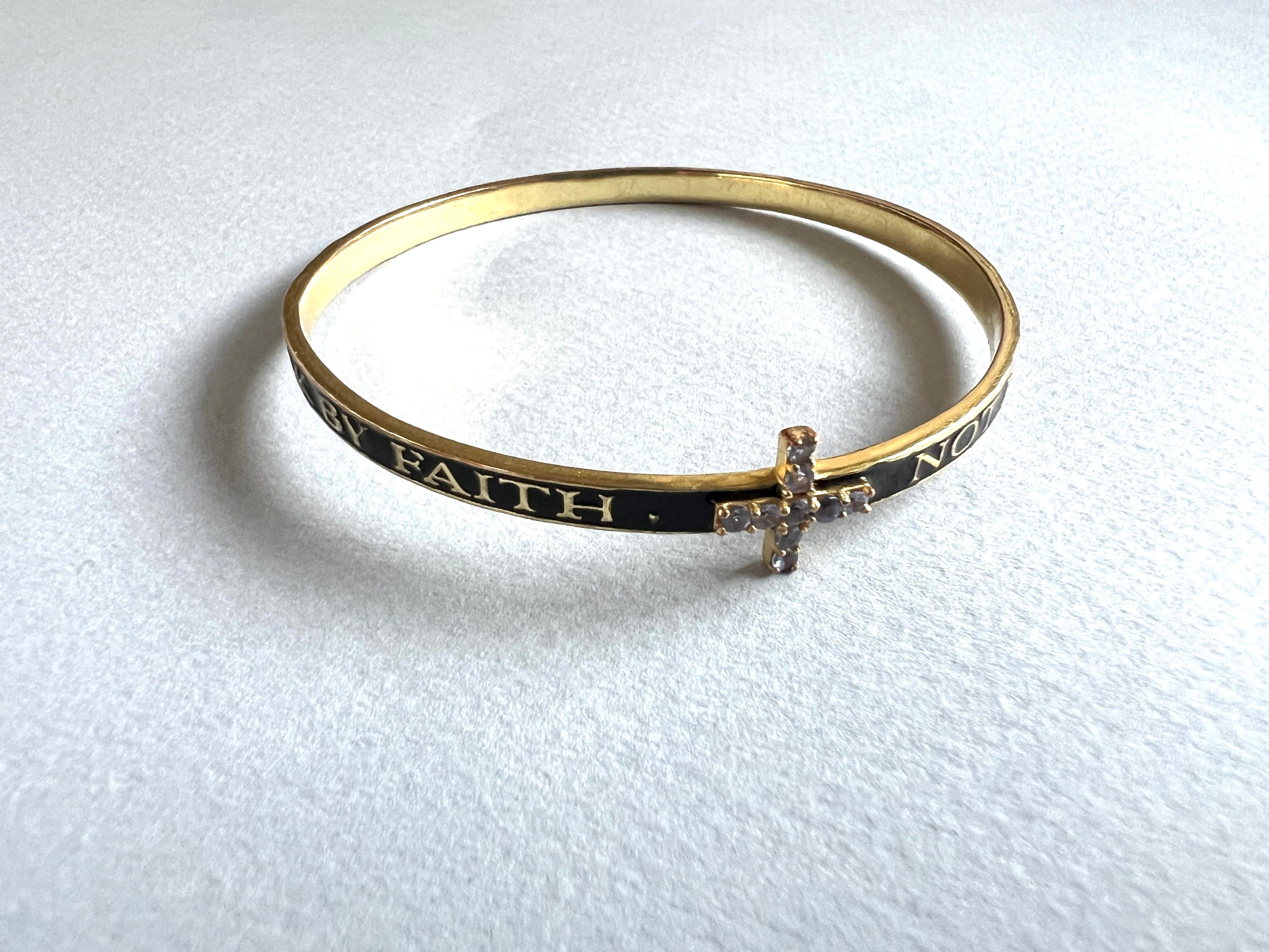 Bracciale Bangle con tanzanite e croce smaltata nera in vendita 11