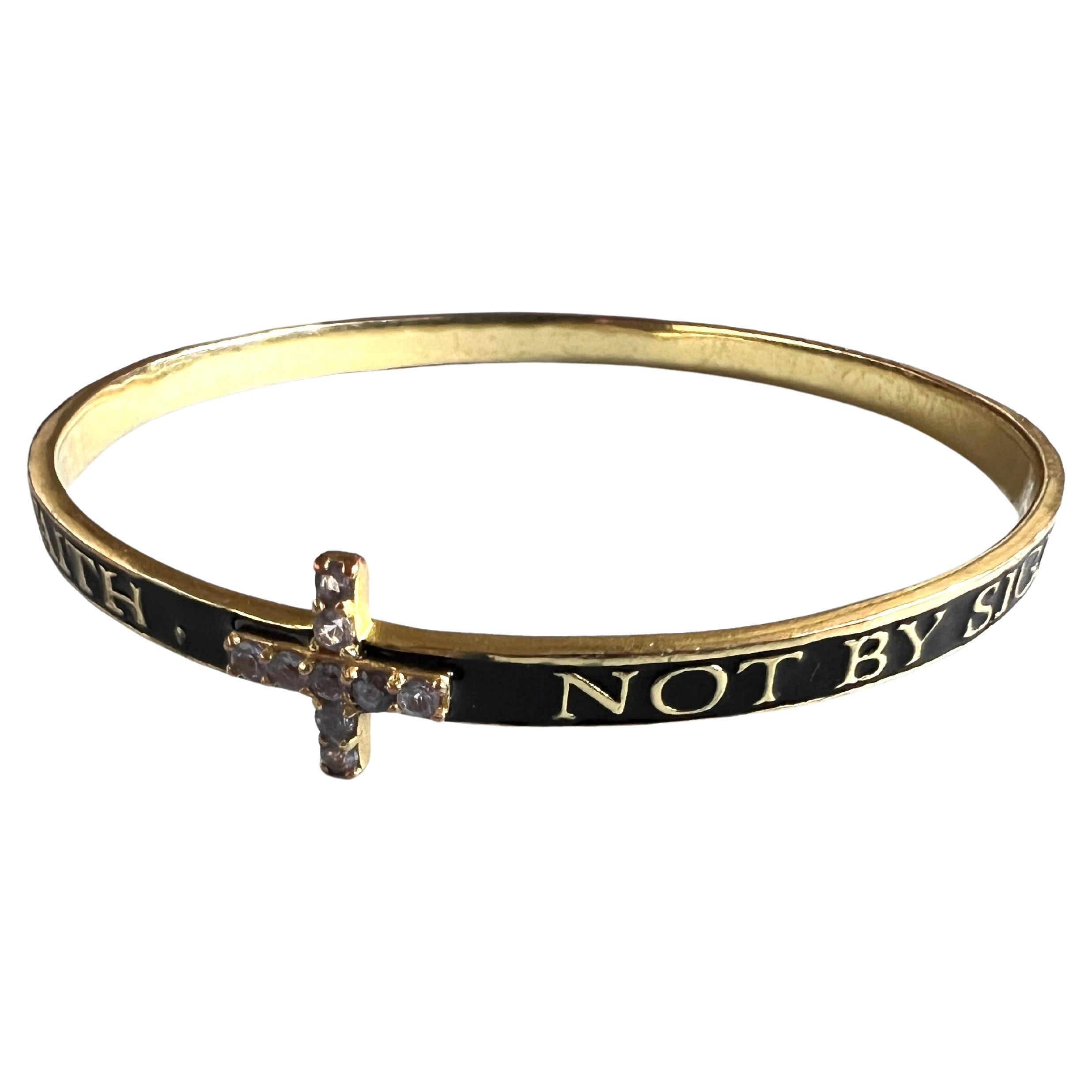 Taglio brillante Bracciale Bangle con tanzanite e croce smaltata nera in vendita