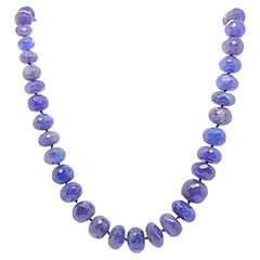 Collier de perles de tanzanite au design gradué