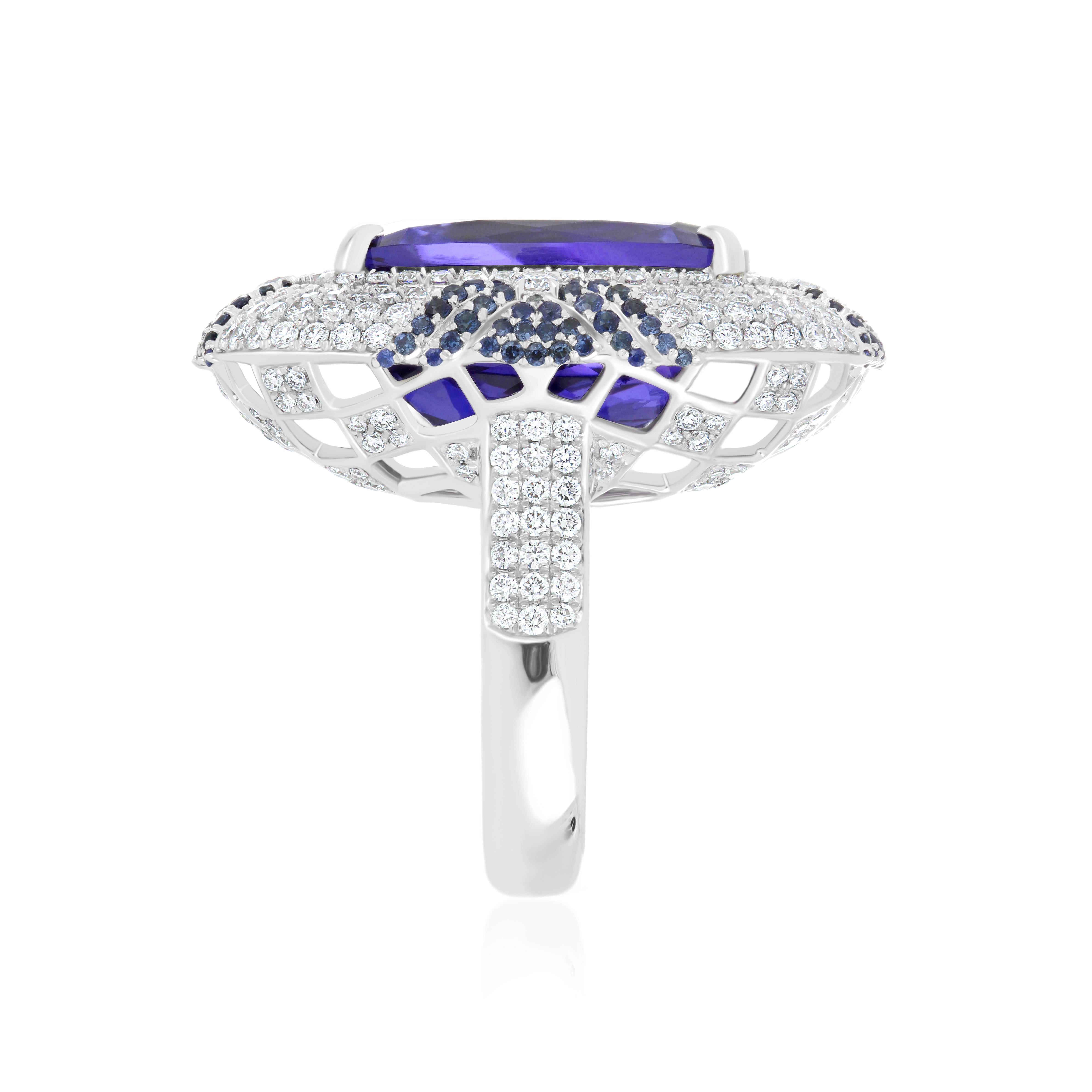 Tanzanite, Blue Sapphire & Diamond Studded Ring in 18 Karat White Gold In New Condition For Sale In JAIPUR, IN