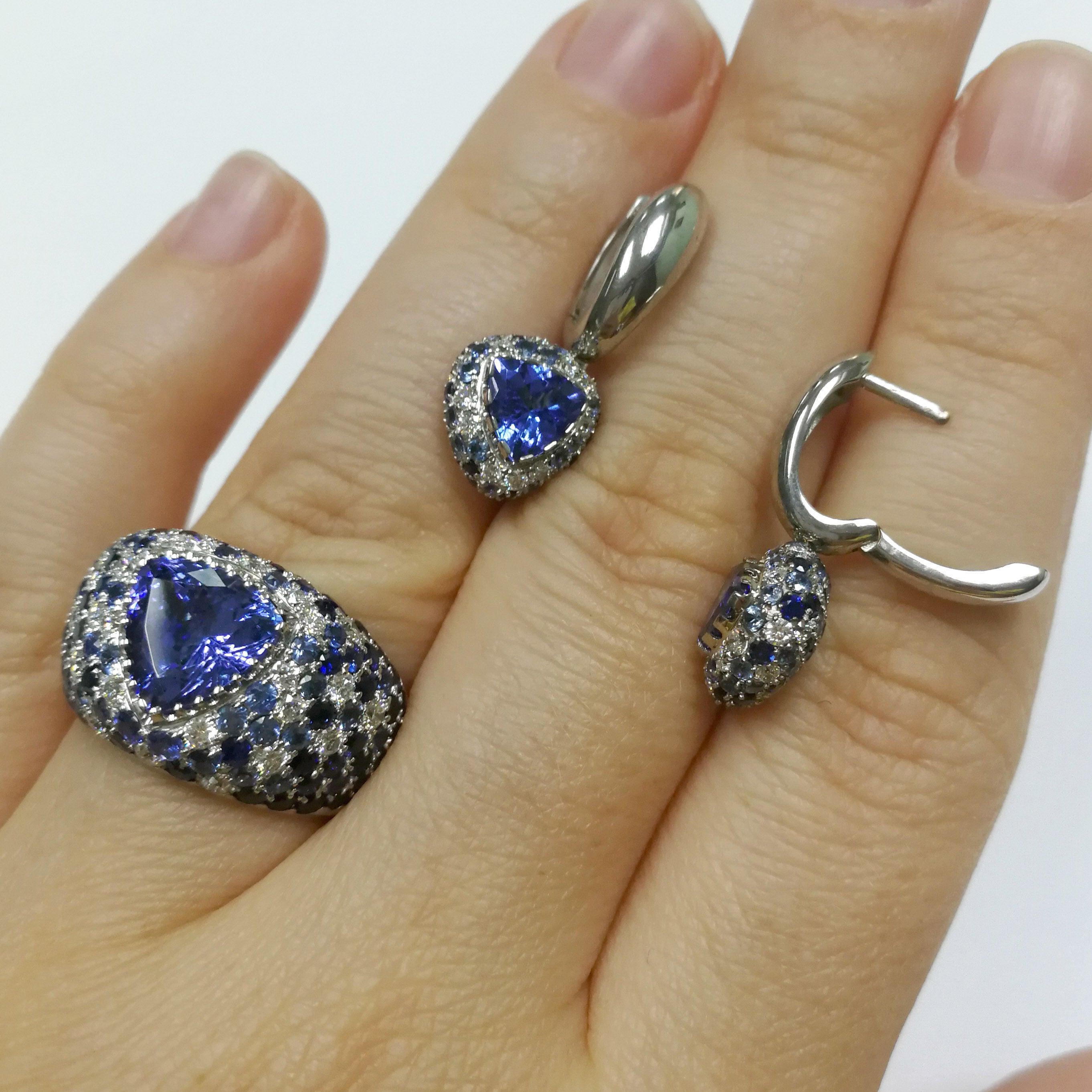 Tanzanite Blue Sapphires Diamonds White 18 Karat Gold Riviera Suite 8
