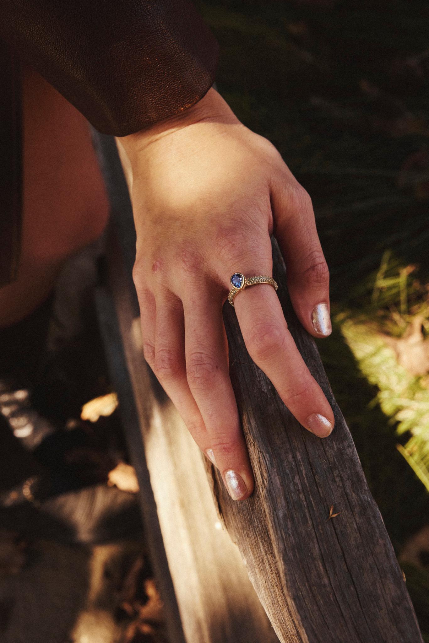 Anillo de tanzanita y topacio azul Artesano en venta