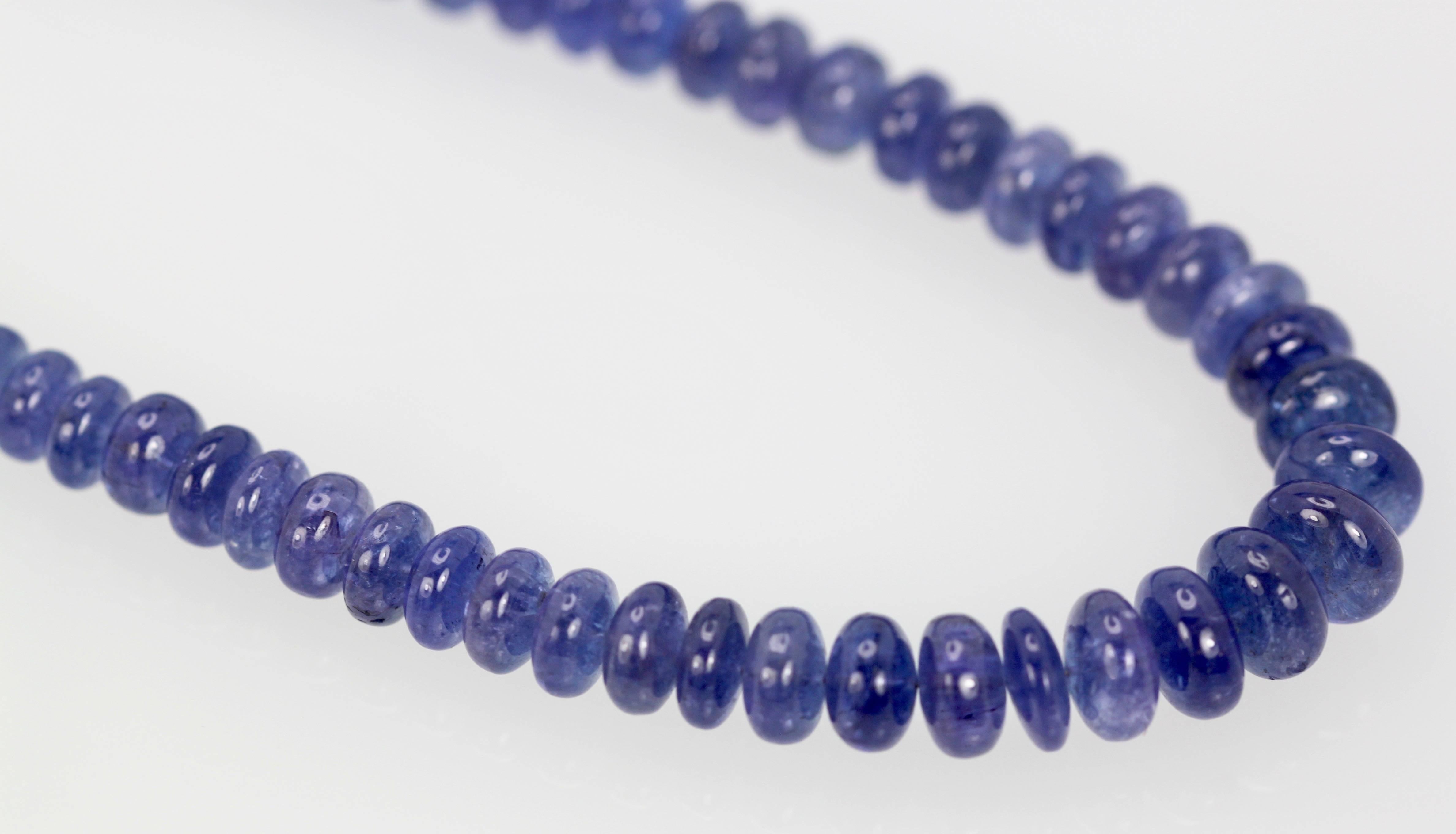 Moderne Collier de perles en cabochon de tanzanite 14 carats fermoir en vente