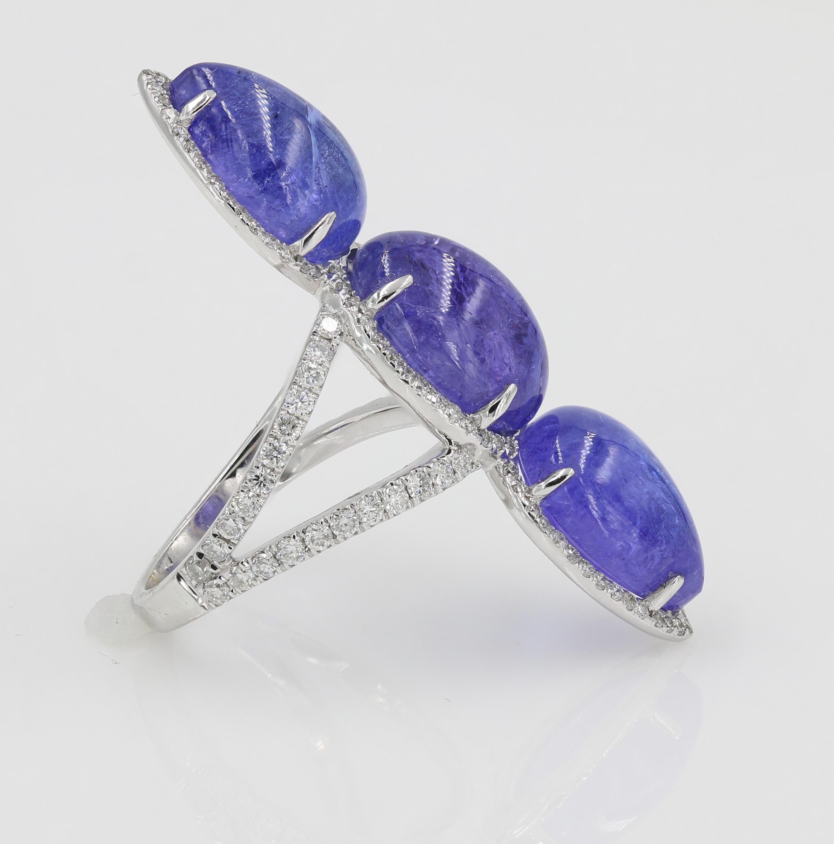 Tanzanite Cabochon Cut and Round Diamond Ring, Tanzanites Weigh 19.20 Carat In New Condition In Chicago, IL