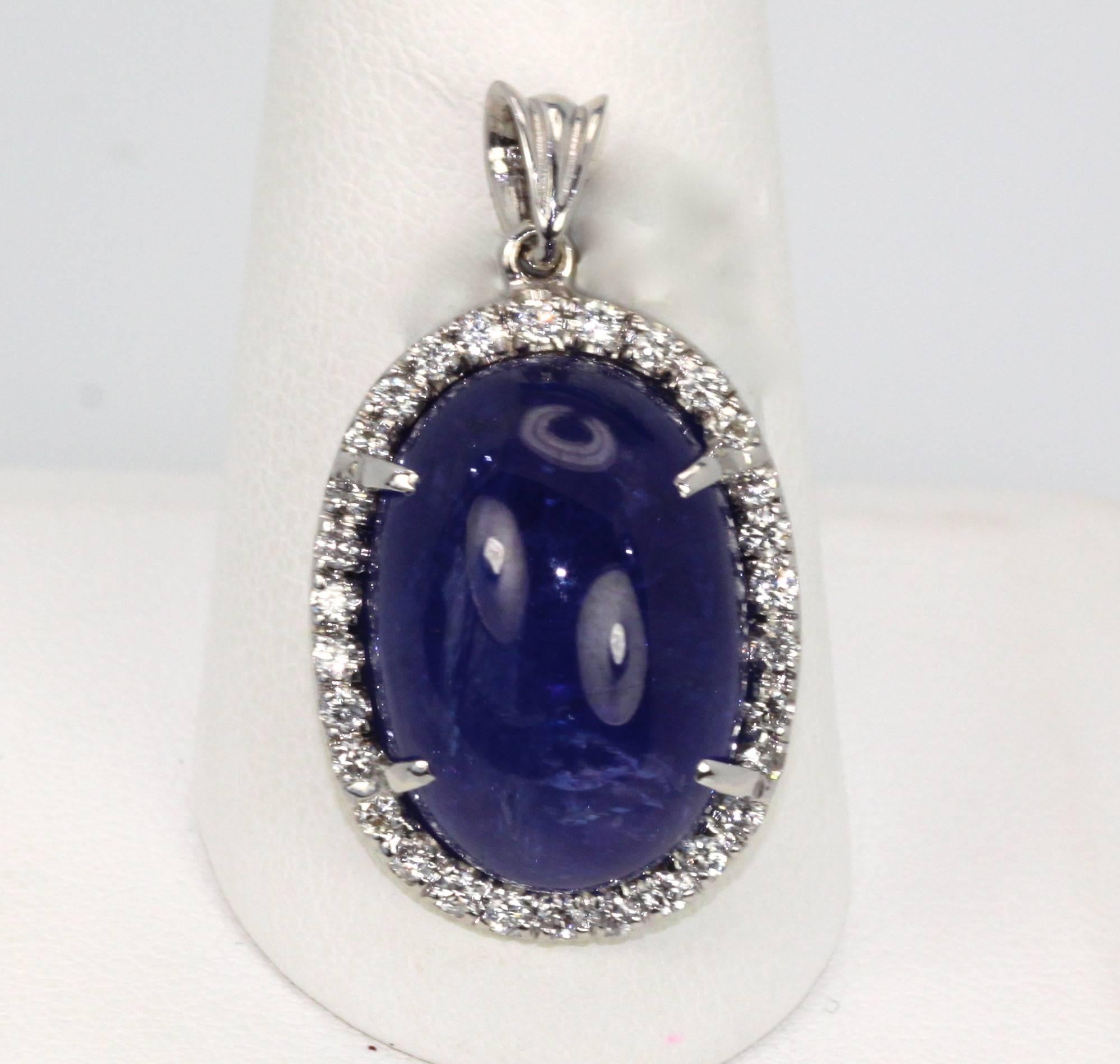 Tanzanite Cabochon Pendant 21 Carats Diamonds 18 Karat In Excellent Condition For Sale In North Hollywood, CA