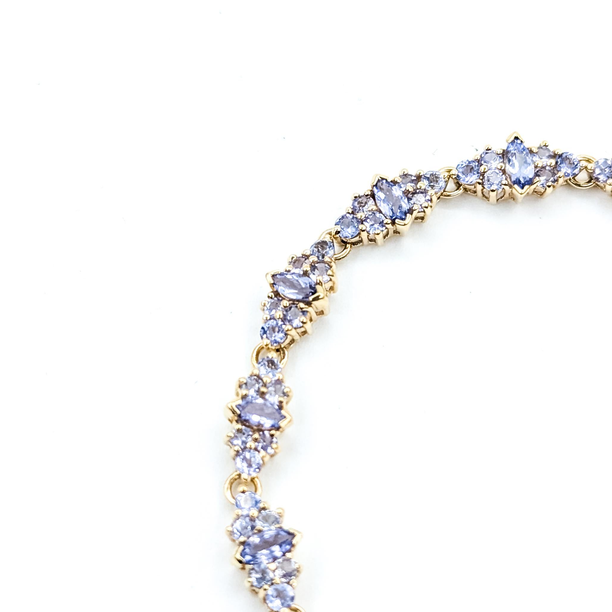 Tansanit-Cluster-Armband aus 14k Gelbgold (Marquiseschliff) im Angebot