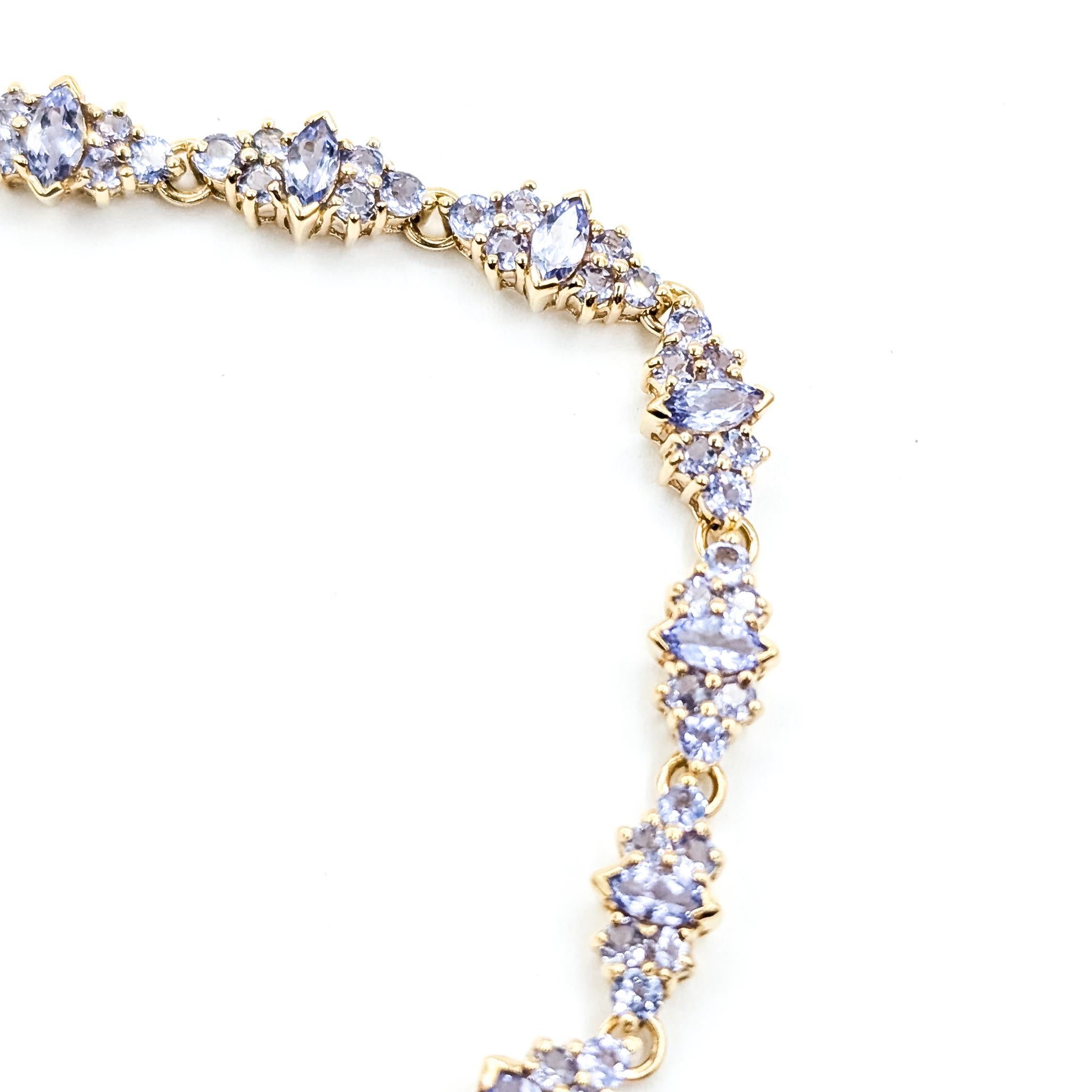 Tansanit-Cluster-Armband aus 14k Gelbgold im Zustand „Hervorragend“ im Angebot in Bloomington, MN