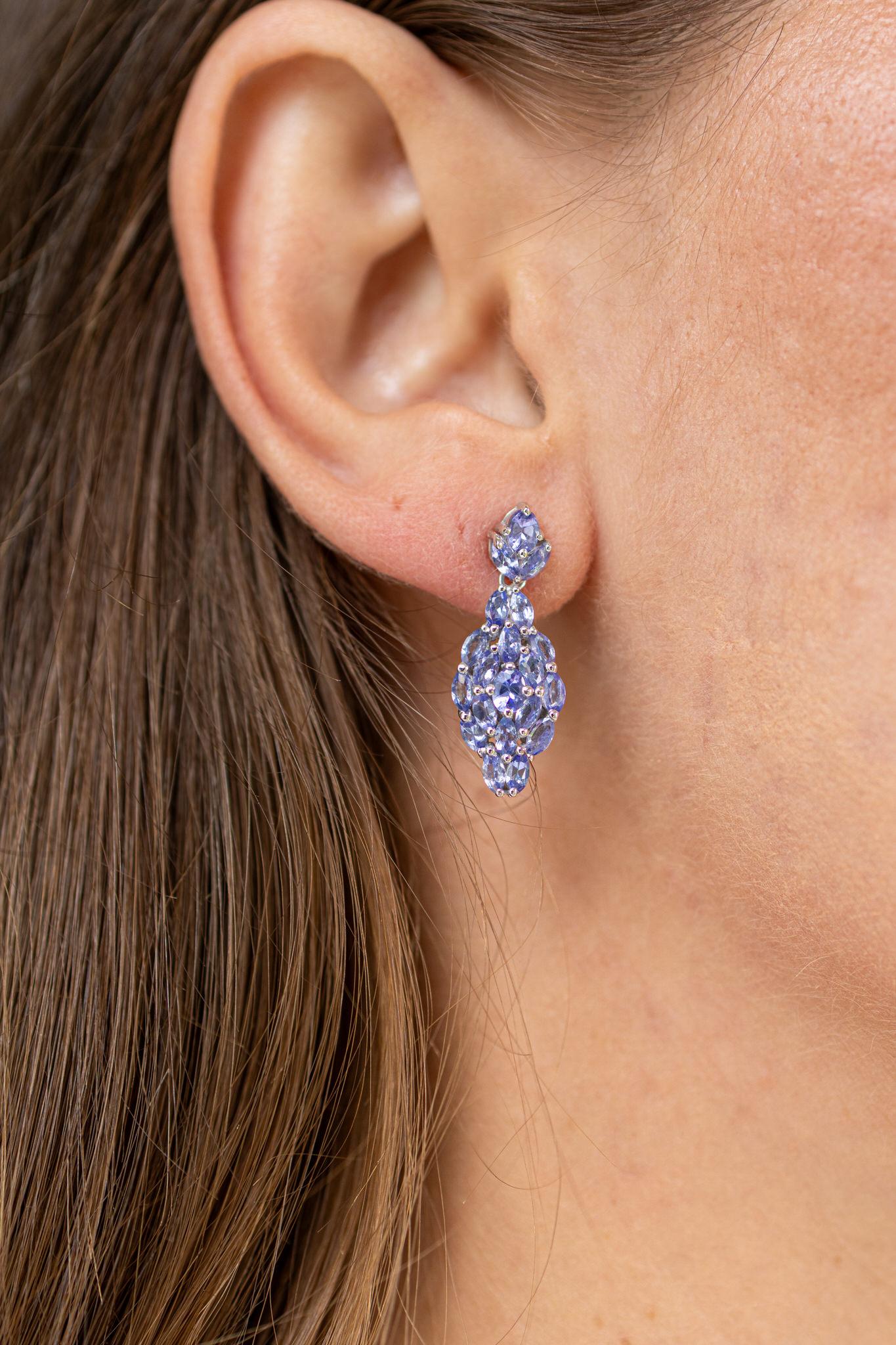 Contemporain Boucles d'oreilles grappe de tanzanites en argent sterling de 3,55 carats en vente