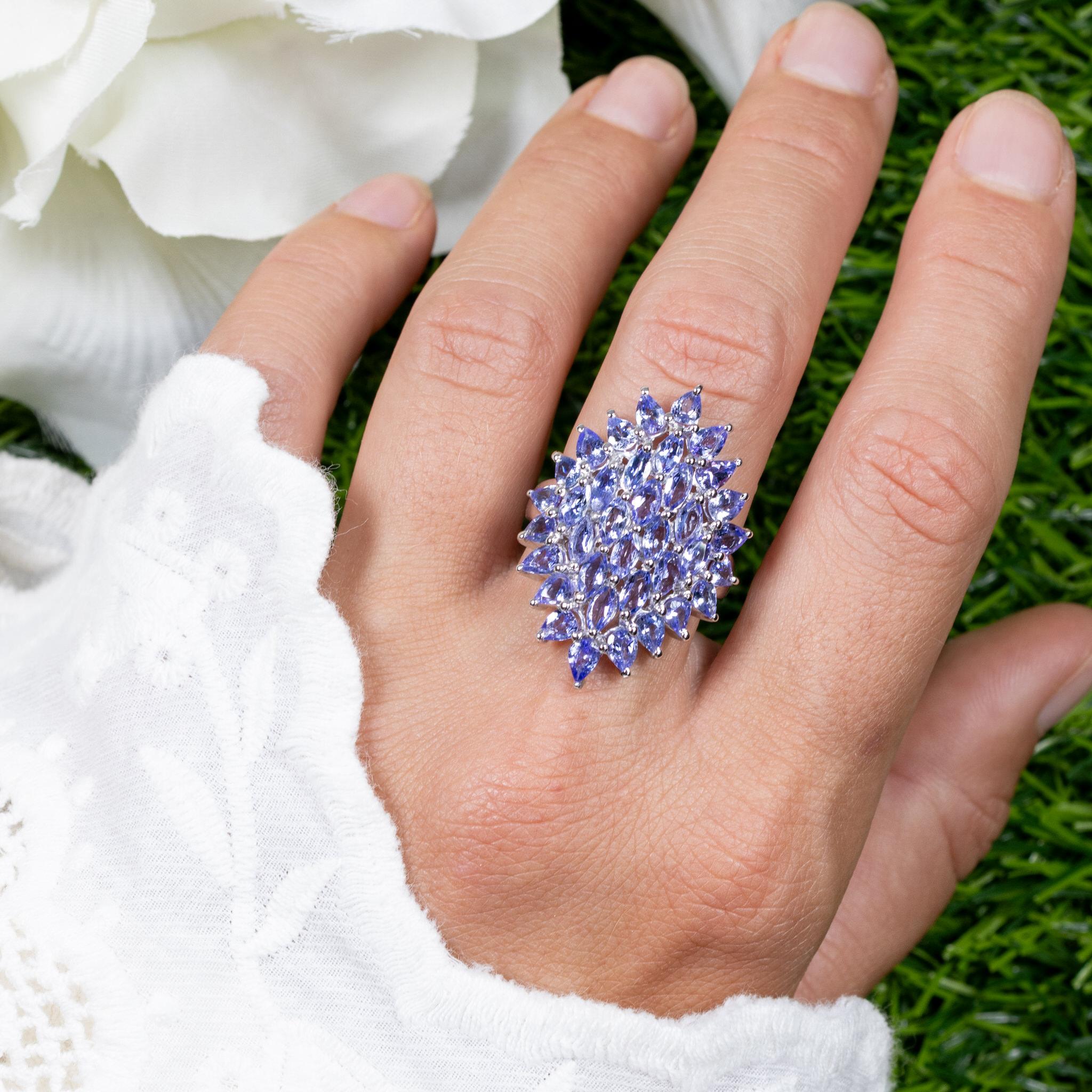 Tanzanite Cluster Ring 5.05 Carats Sterling Silver In Excellent Condition For Sale In Aliso Viejo, CA