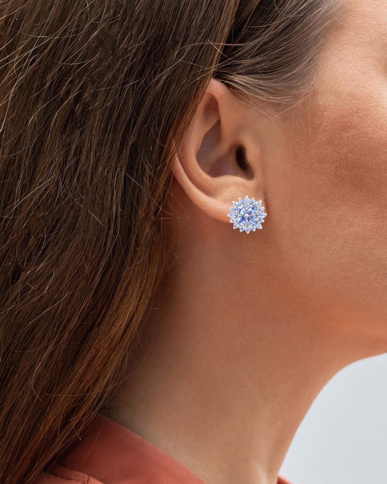 Taille mixte Clous d'oreilles grappe de tanzanites 2,55 carats en vente
