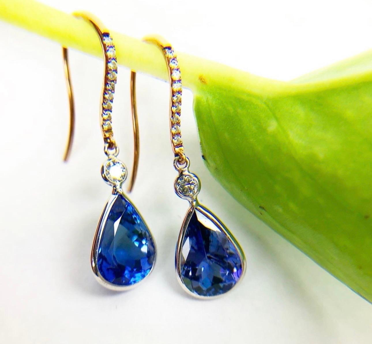 Orecchini cocktail di tanzanite in oro 18KT In condizioni Nuovo in vendita a Boca Raton, FL