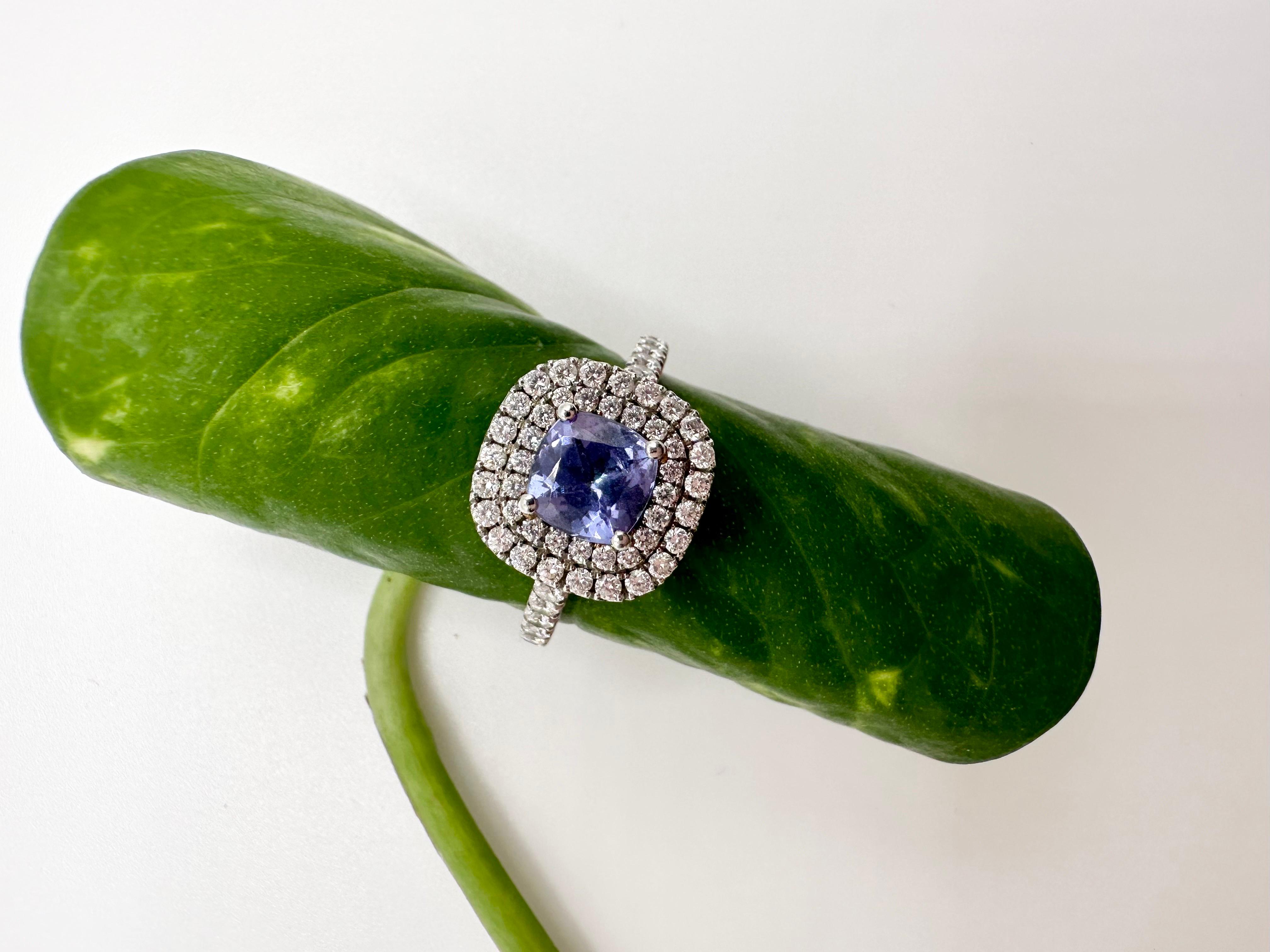 Taglio cuscino Tanzanite Cushion Diamond ring 14KT gold diamond ring double halo ring in vendita