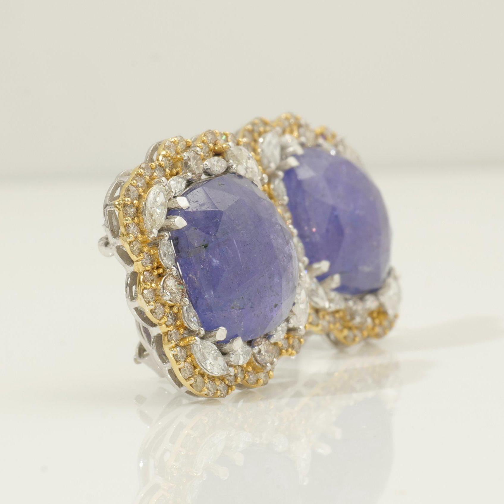 Orecchini con diamante a forma di cuscino di tanzanite in oro massiccio 14K (certificati) In condizioni Nuovo in vendita a New Delhi, DL