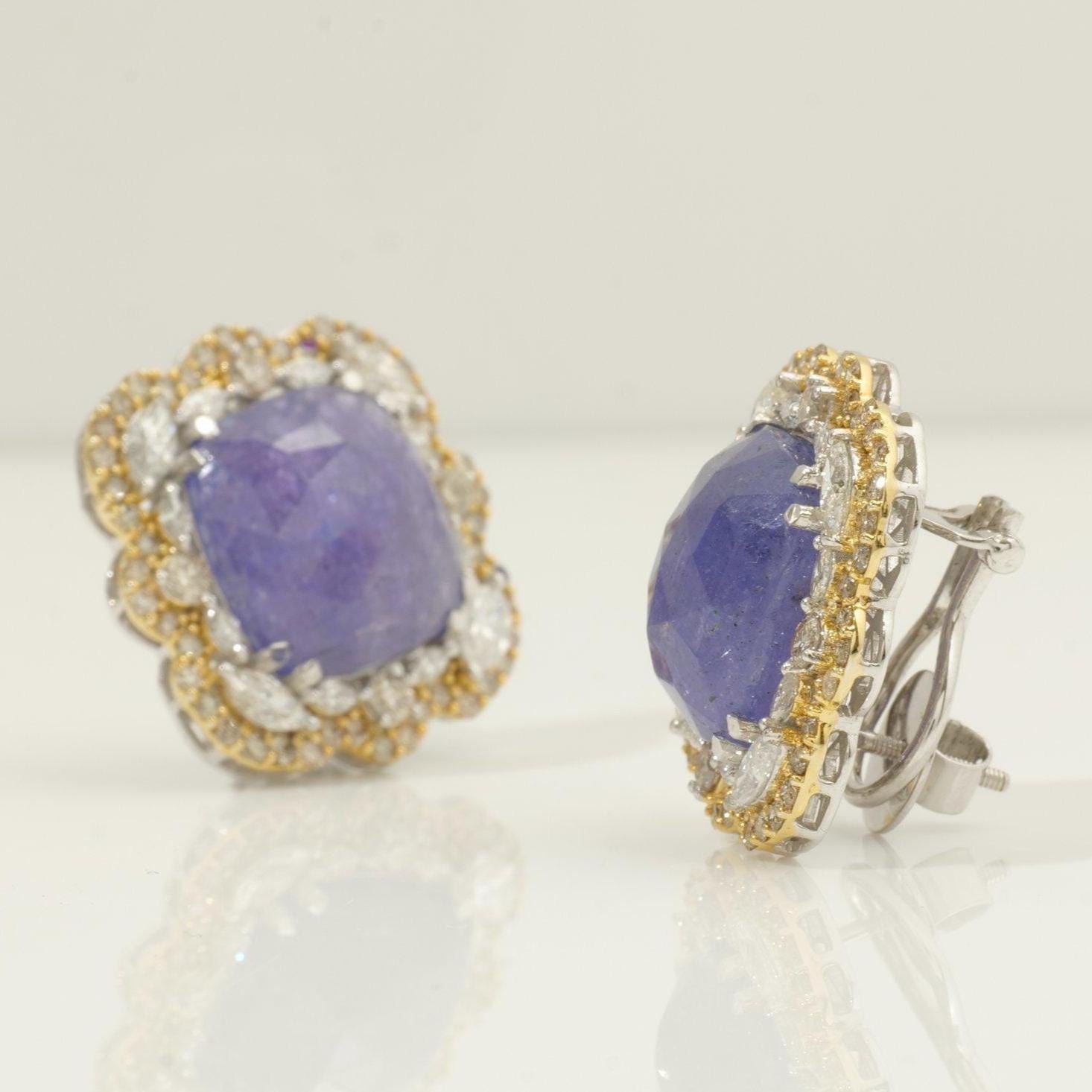 Donna Orecchini con diamante a forma di cuscino di tanzanite in oro massiccio 14K (certificati) in vendita