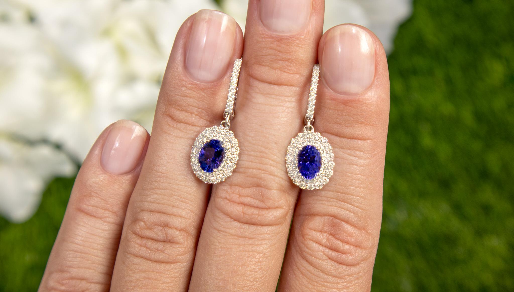 Orecchini pendenti di tanzanite con diamanti 2,5 carati totali In condizioni ottime in vendita a Aliso Viejo, CA