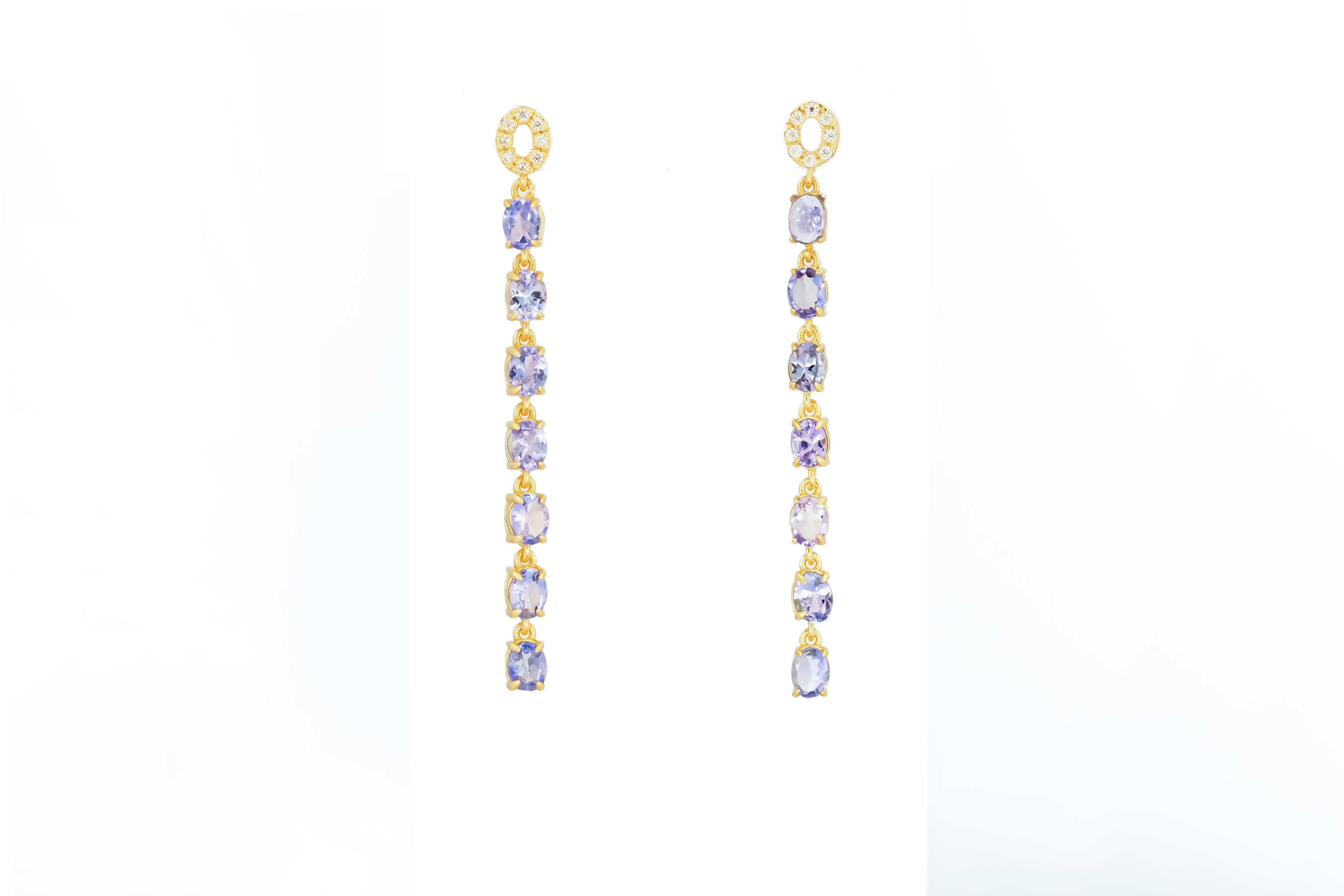 Women's Tanzanite dangle earrings studs in 14k gold. For Sale