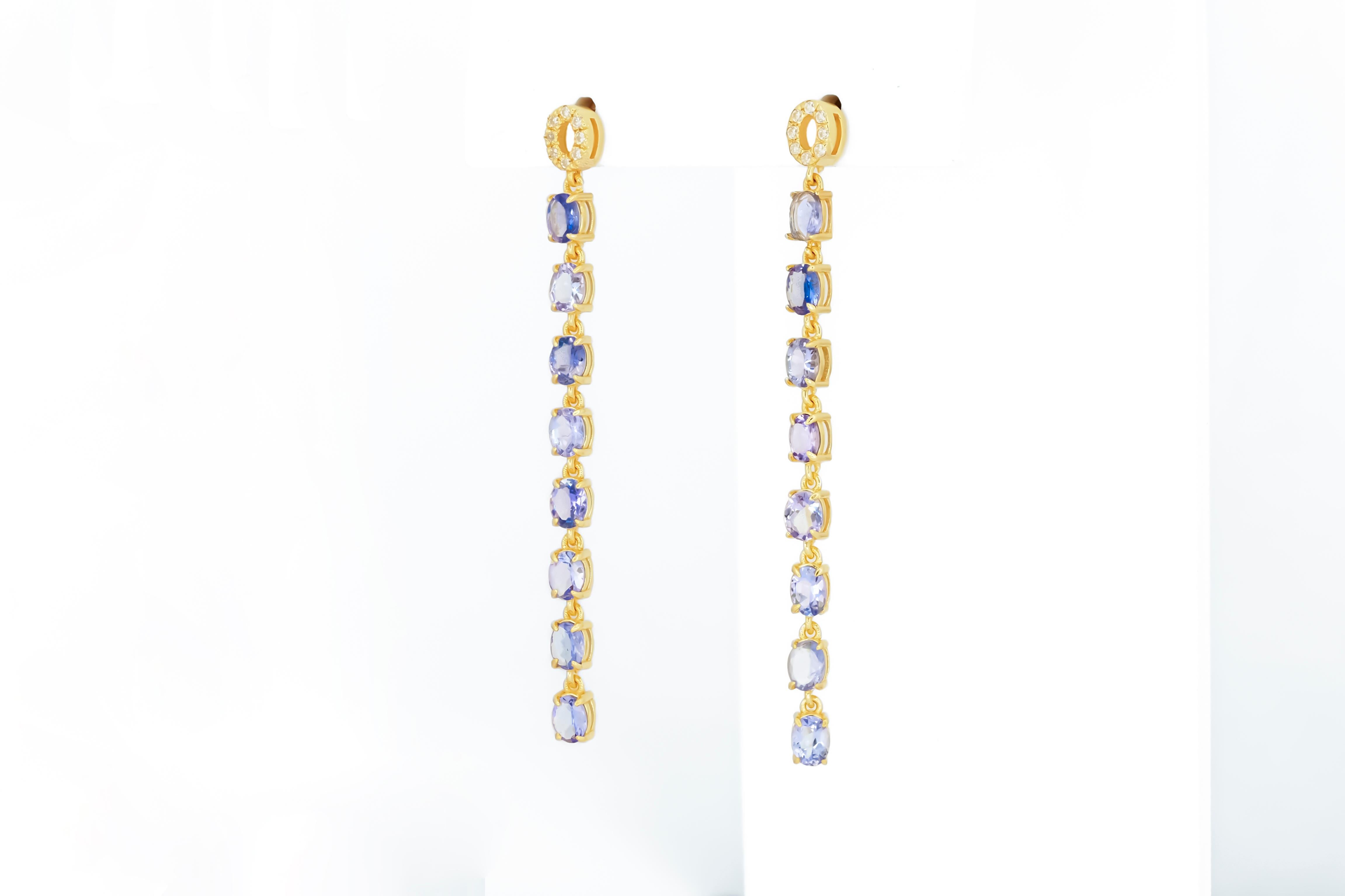 Taglio ovale Orecchini pendenti di tanzanite in oro 14 carati in vendita