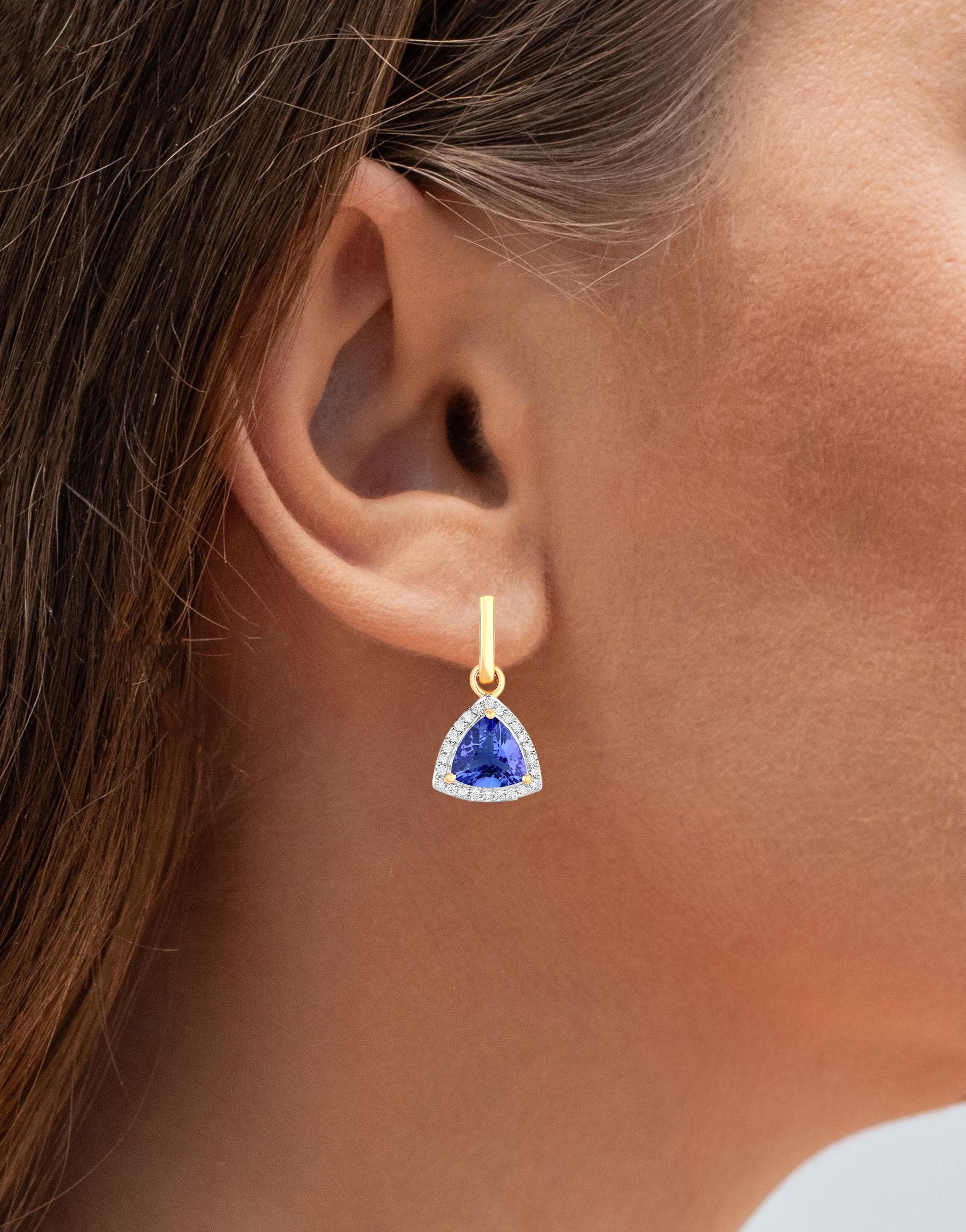 Contemporary Tanzanite Dangle Earrings With Diamonds 3.86 Carats 14K Yellow Gold For Sale