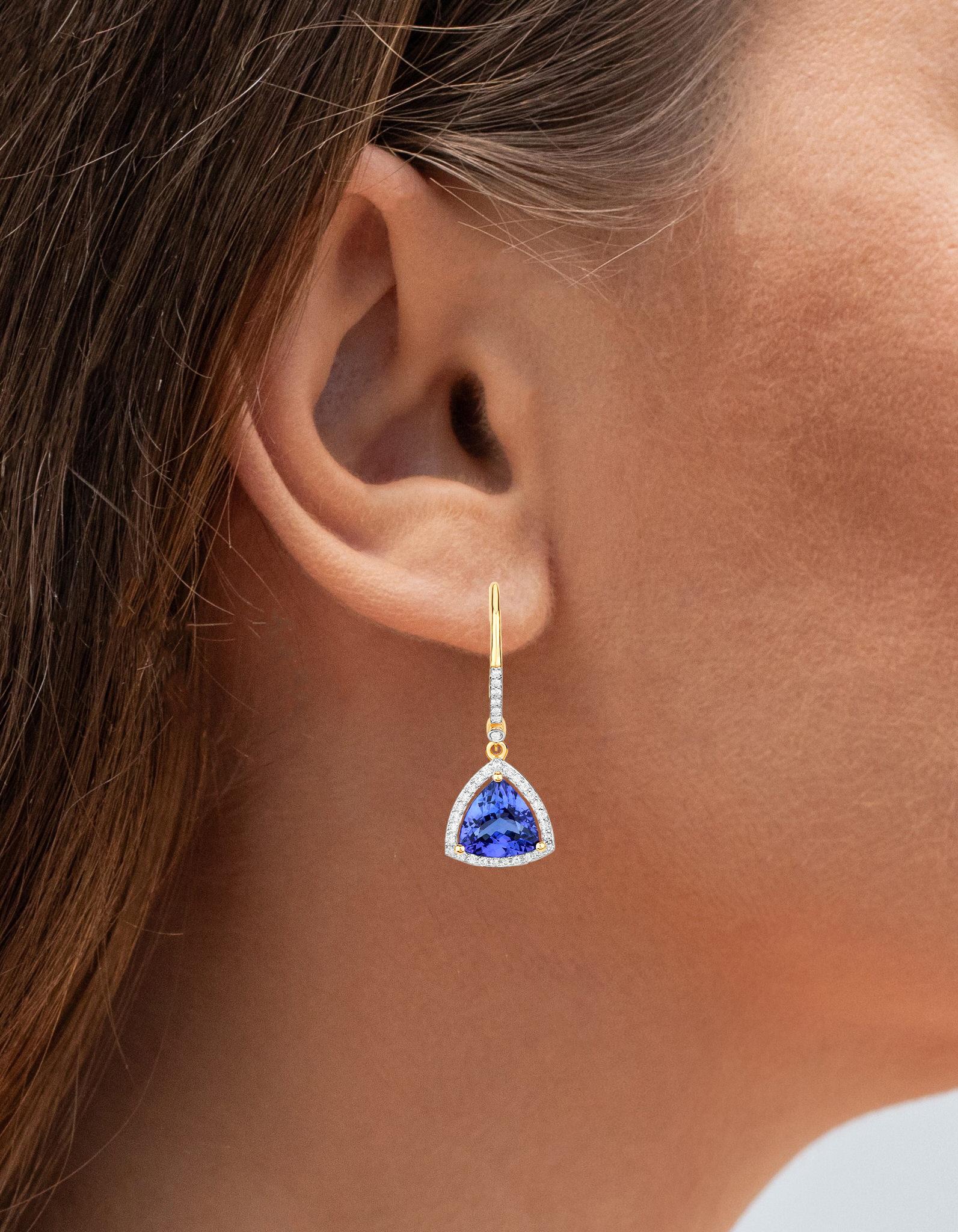 Contemporary Tanzanite Dangle Earrings With Diamonds 4.61 Carats 14K Yellow Gold For Sale