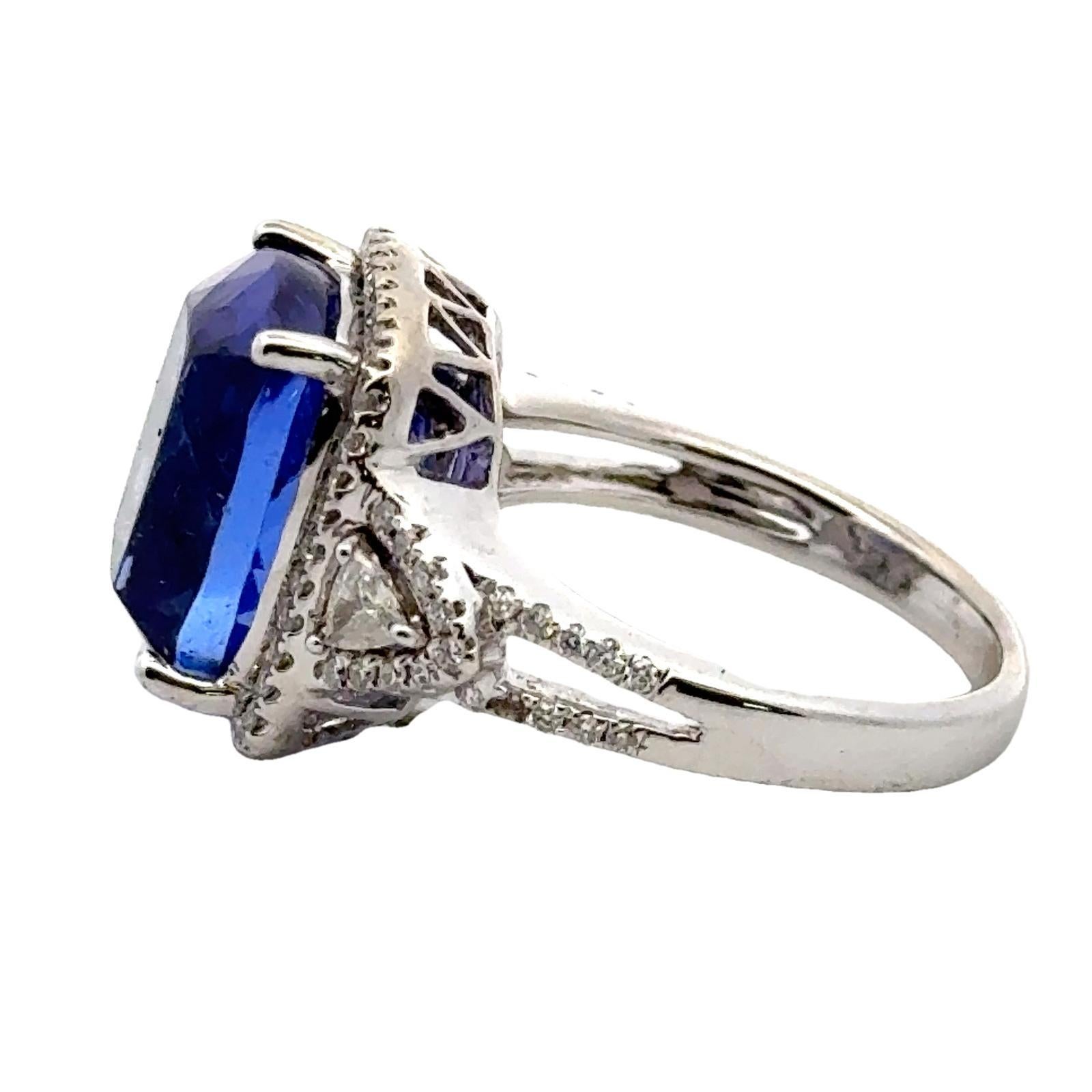 Women's Tanzanite Diamond 18 Karat White Gold Modern Cocktail Ring