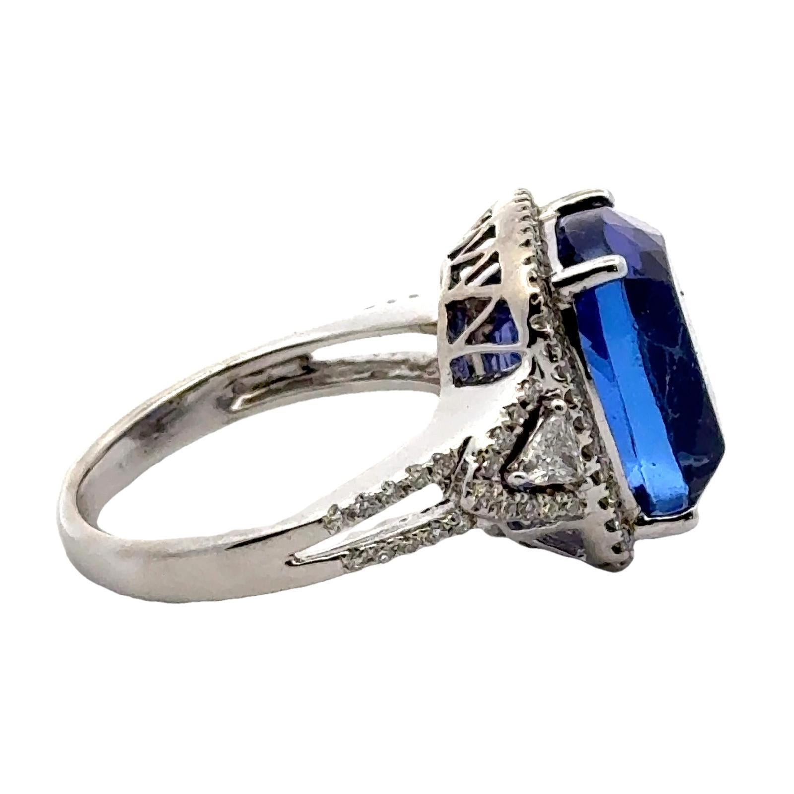 Tanzanite Diamond 18 Karat White Gold Modern Cocktail Ring 2