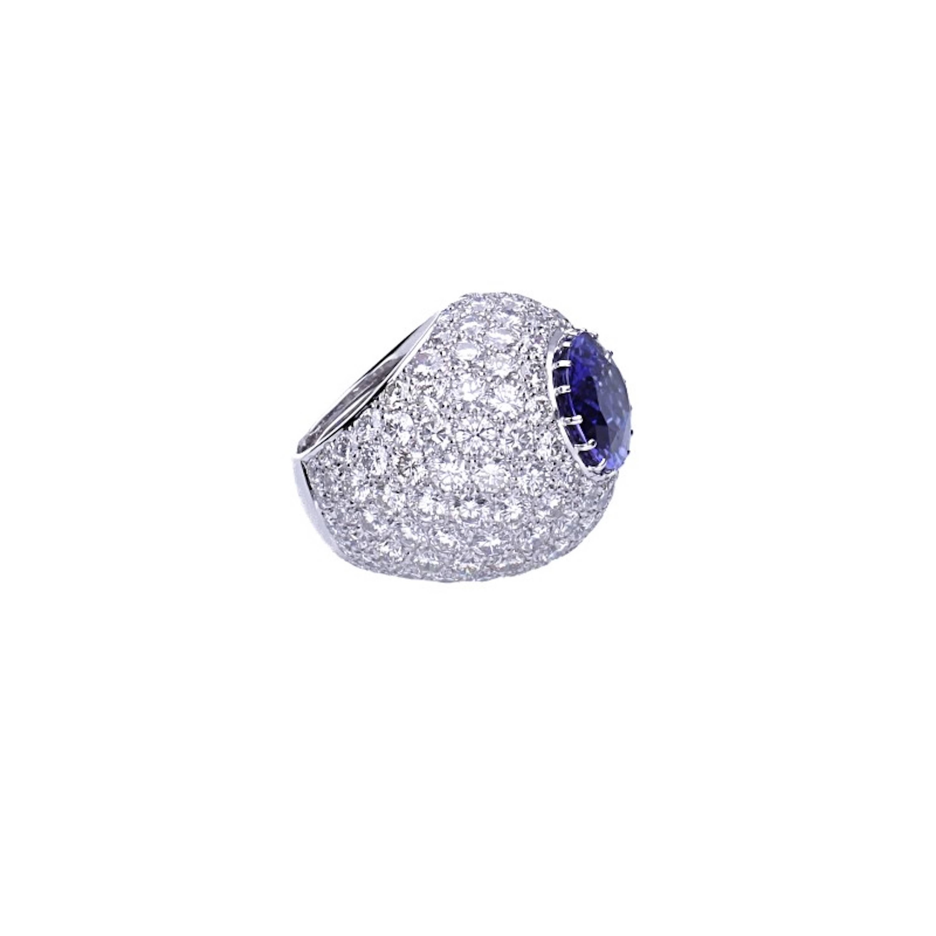 Exquisite 18 kt. white gold ring, with 18.90 carat of diamonds and 12.37 carat of tanzanite.
Completely hand-made in Italy.