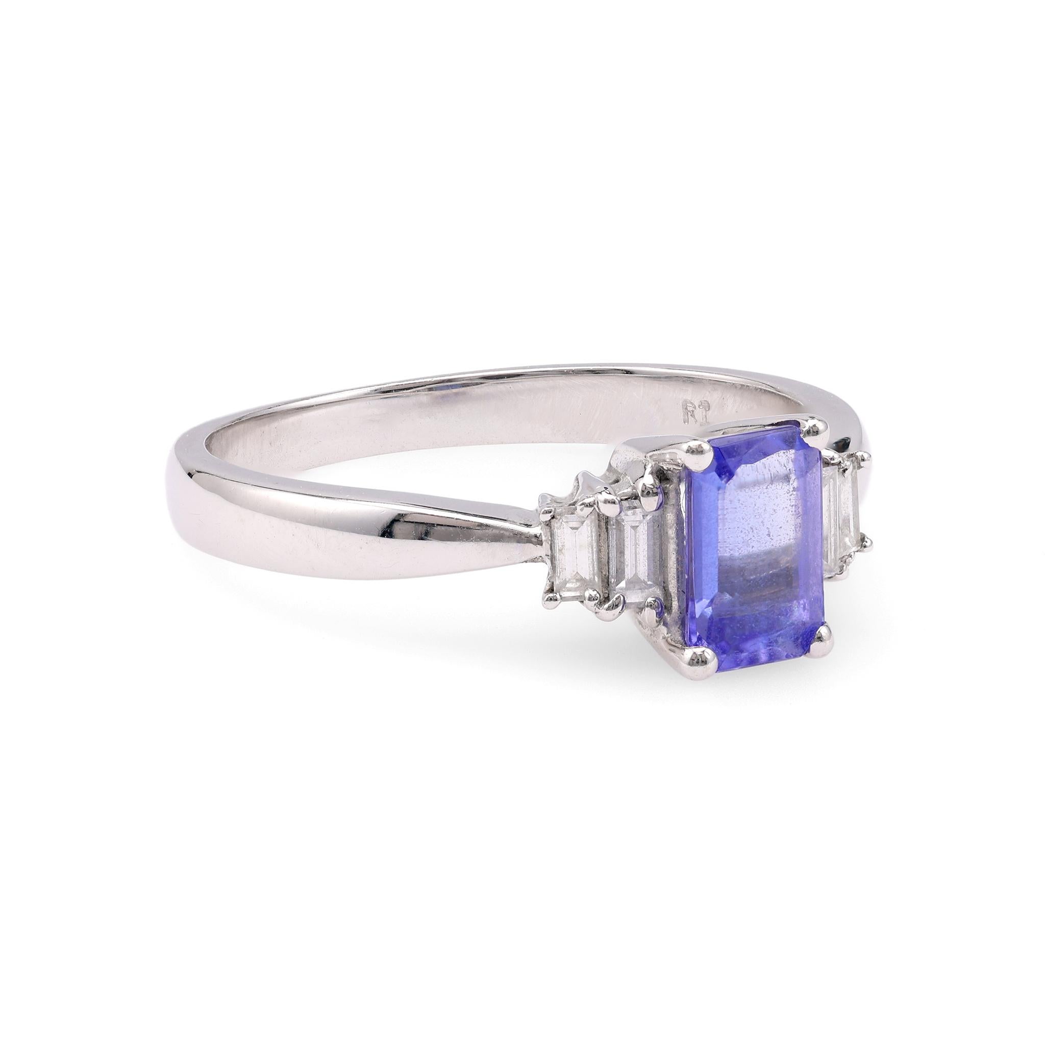 Tanzanite Diamond 18k White Gold Ring In Excellent Condition For Sale In Beverly Hills, CA