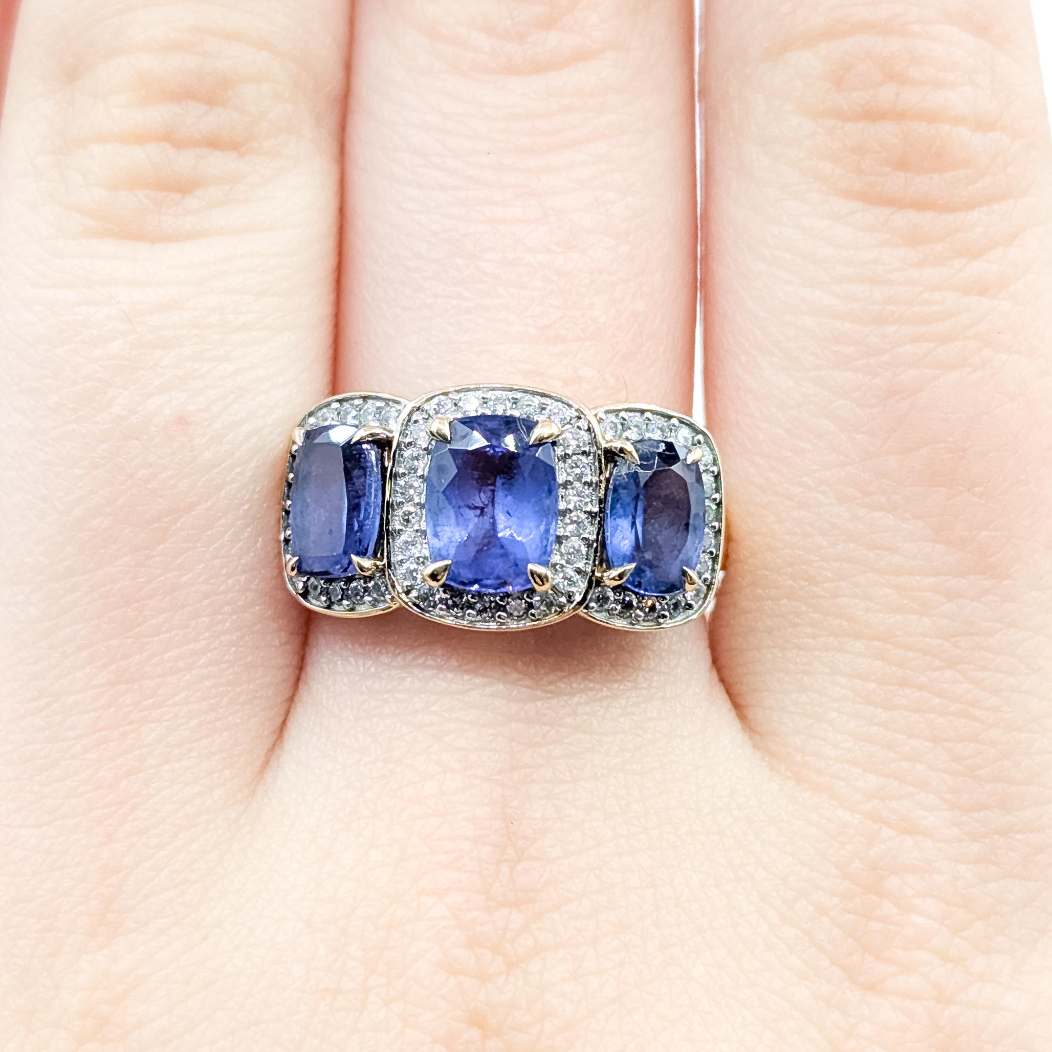 Bague à trois pierres en or jaune 14k (Tanzanite et diamant) Pour femmes en vente