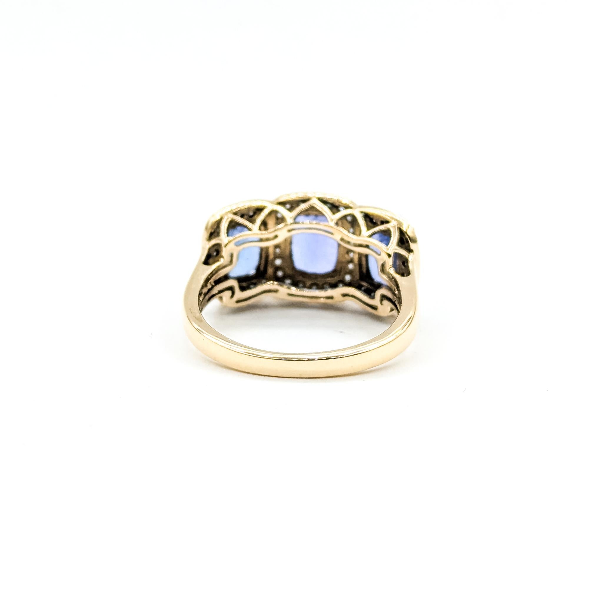 Bague à trois pierres en or jaune 14k (Tanzanite et diamant) en vente 2