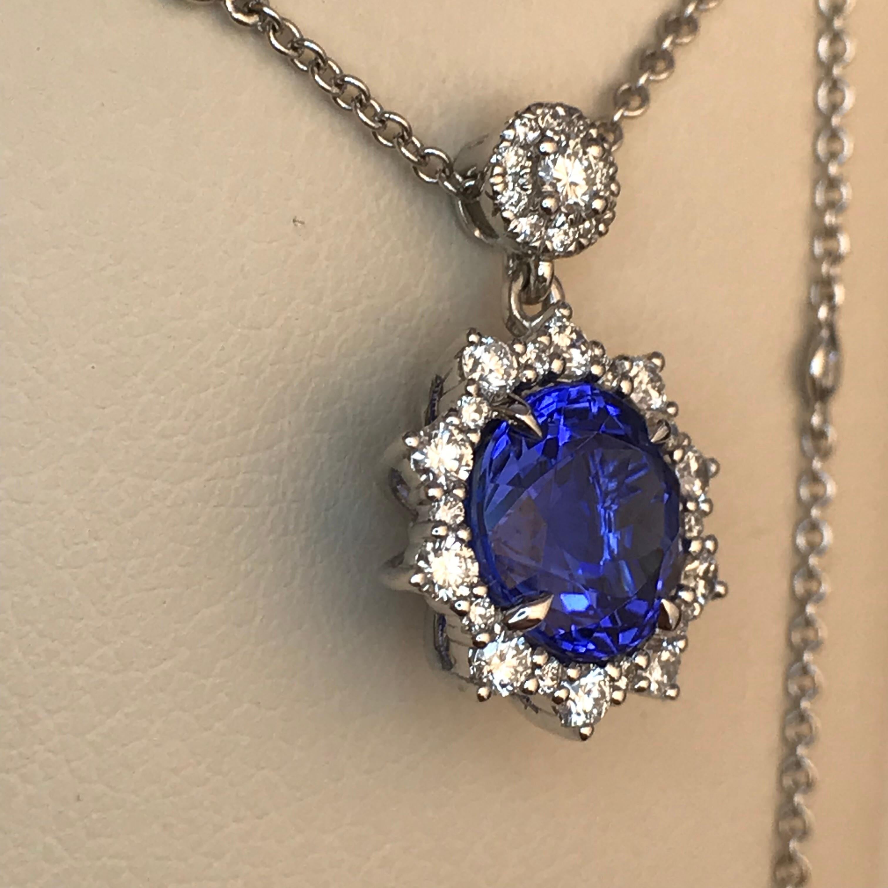 Round Cut Tanzanite Diamond and White Gold Pendant Necklace For Sale