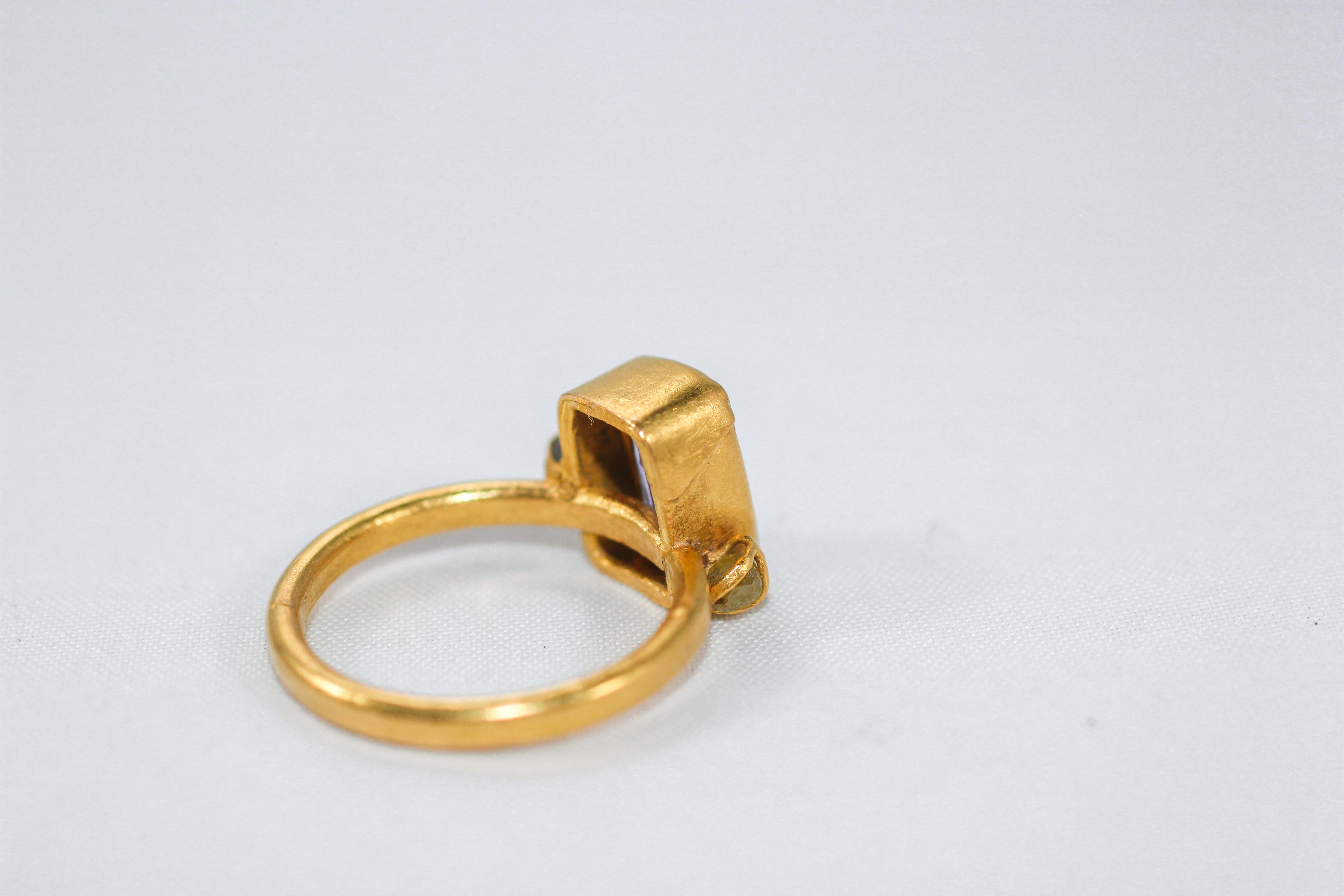 Women's Tanzanite Diamond Briolettes 22-21 Karat Gold Three-Stone Fashion Ring