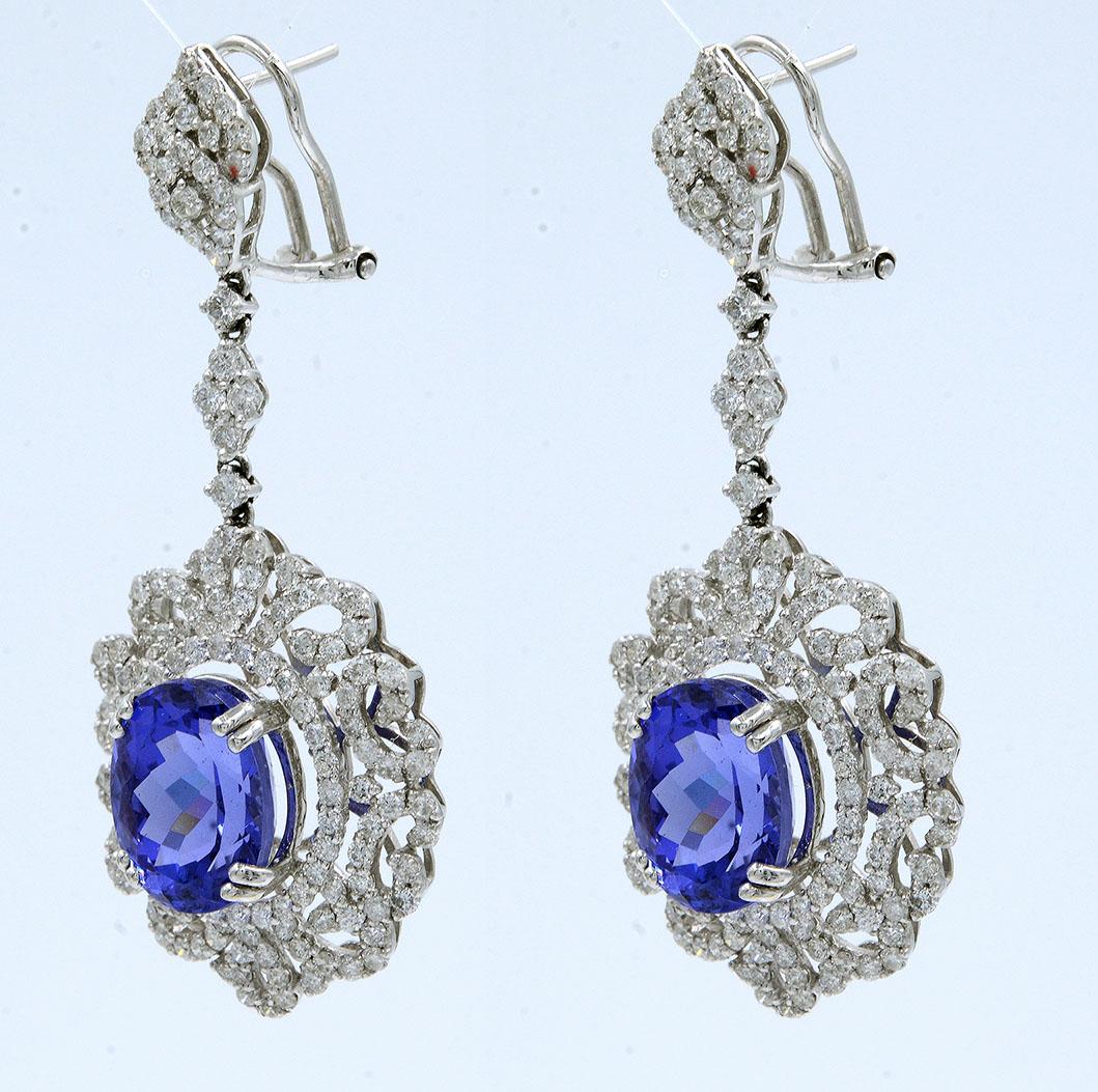 Tanzanite Diamond Chandelier Drop Earrings 18K White Gold 

Measuring an impressive 2 inches long, these fabulous tanzanite and diamond drop chandalier earrings look as though they were taken straight from a palace oil portrait. Magnificently hand