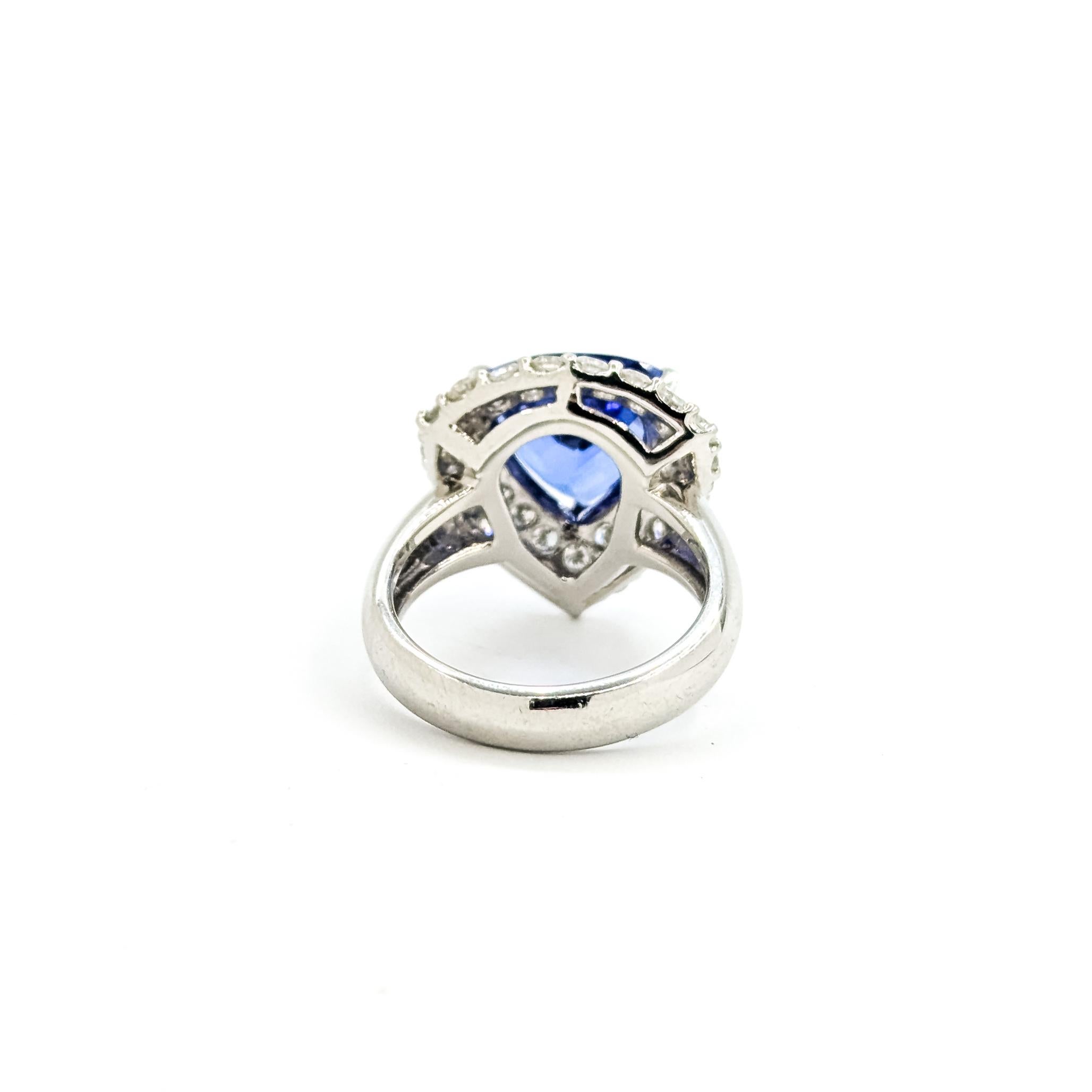 Anello cocktail con tanzanite e diamanti in platino in vendita 2