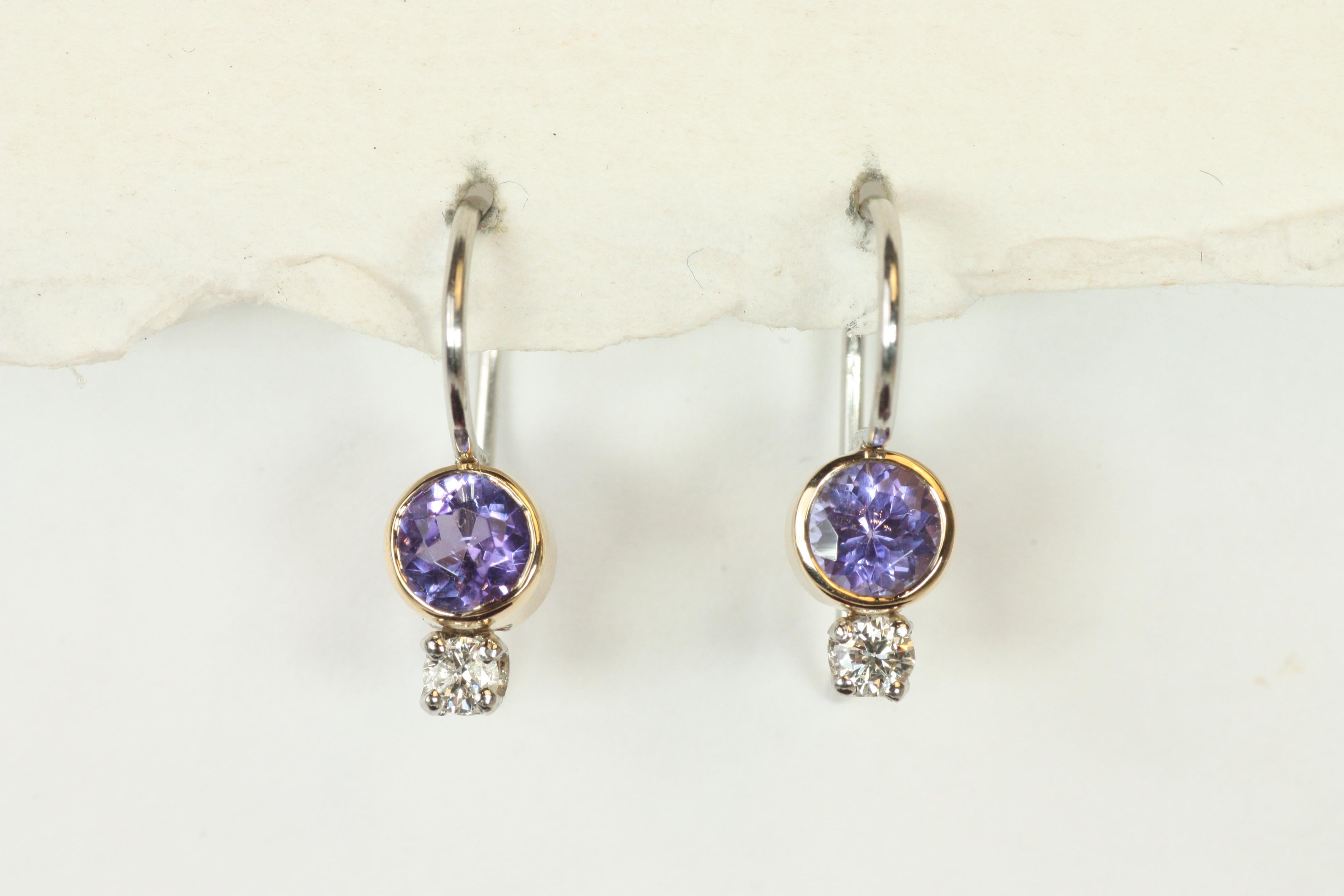 Artigiano Orecchini a goccia con tanzanite e diamanti in oro giallo 14K e platino di Bracken in vendita