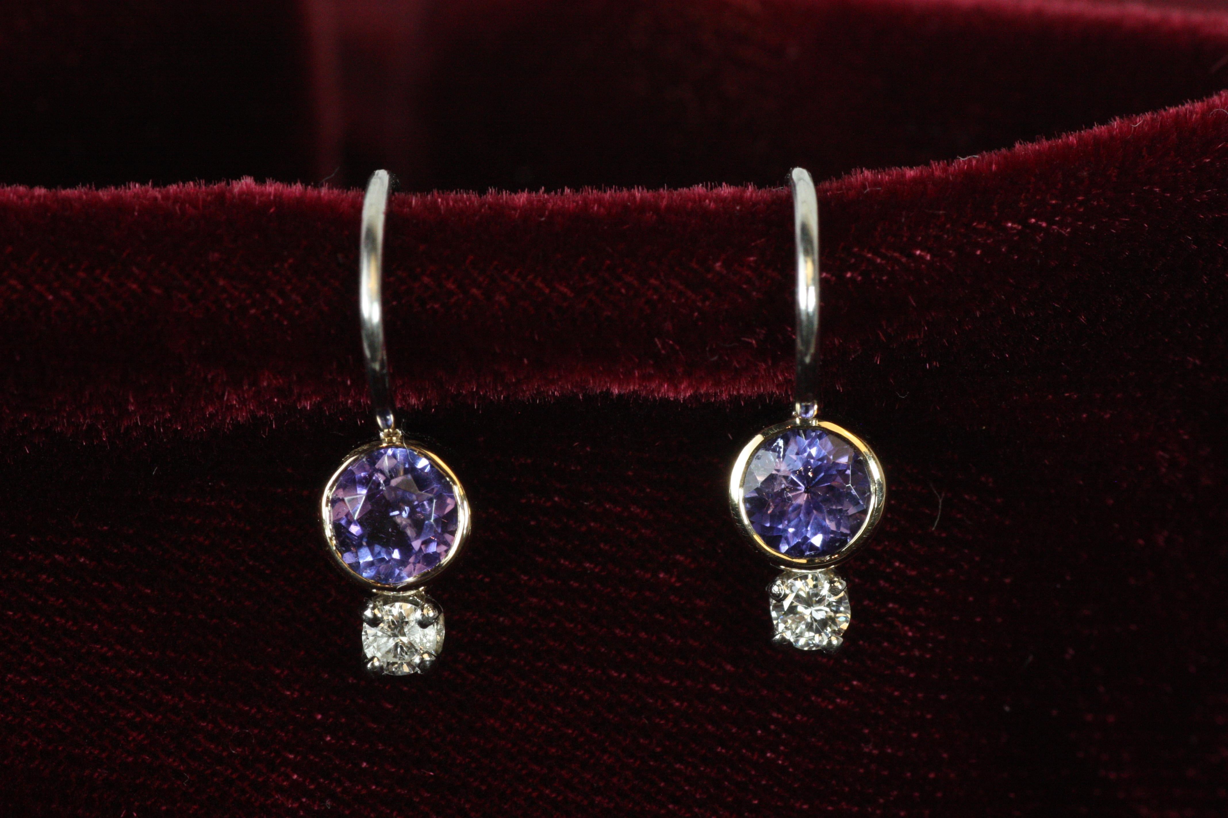 Orecchini a goccia con tanzanite e diamanti in oro giallo 14K e platino di Bracken In condizioni Nuovo in vendita a Santa Monica, CA