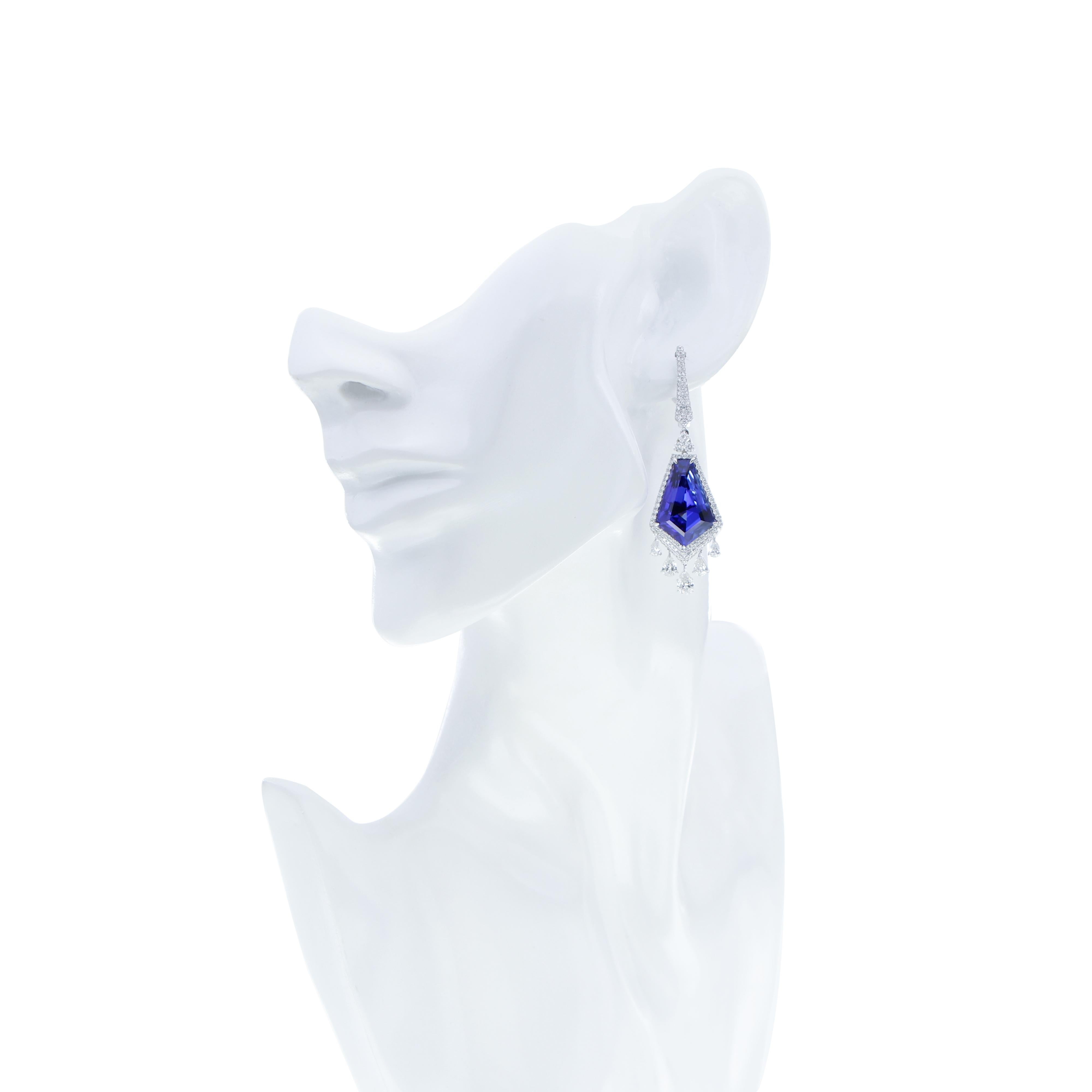 Boucle d'oreille Tanzanite et diamant en or blanc 18 carats Boucle d'oreille Craft pour la fête en vente 6