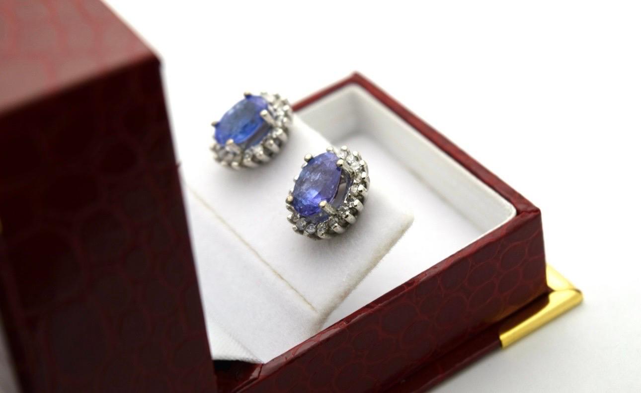 Taglio ovale Orecchini con diamanti di tanzanite Orecchini da cocktail in oro 18KT in vendita