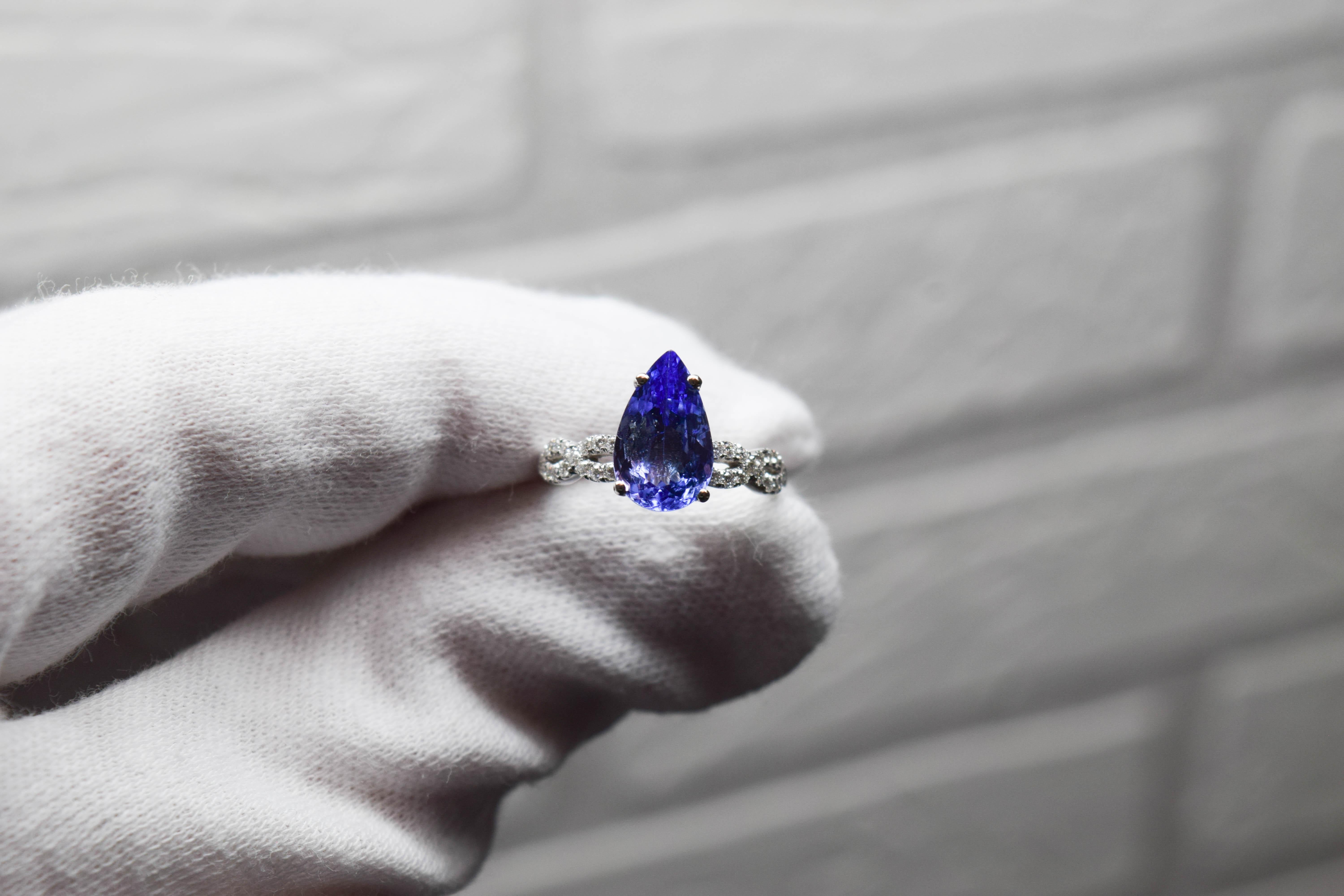 Tanzanite Diamond engagement ring 18KT gold For Sale 4