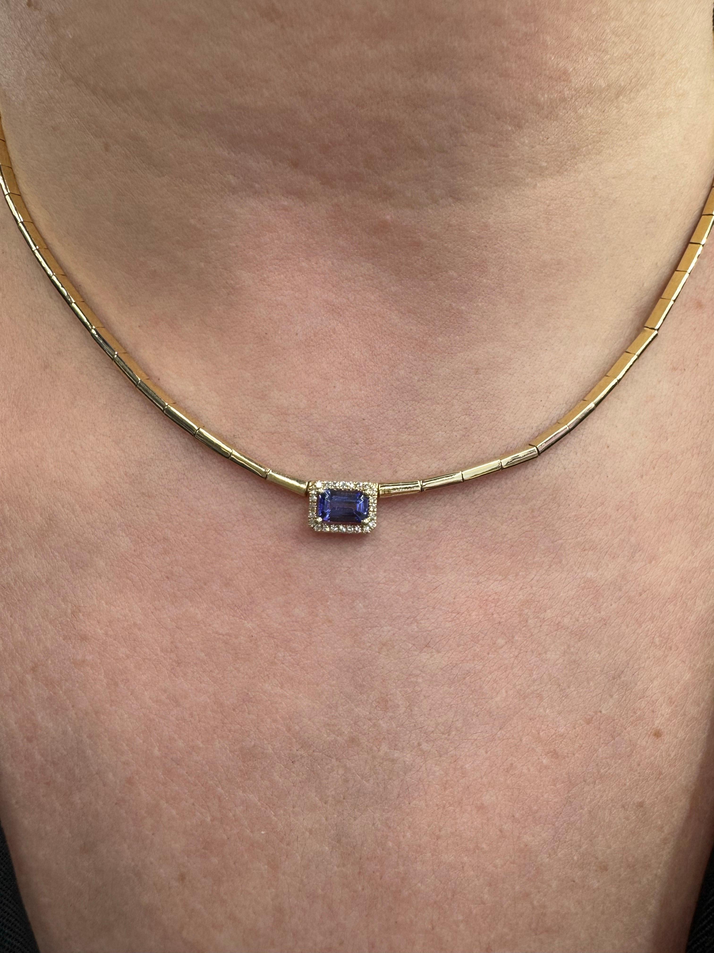 Contemporain Collier à maillons halo en or jaune 14 carats avec tanzanite et diamants 0,74 carat poids total en vente