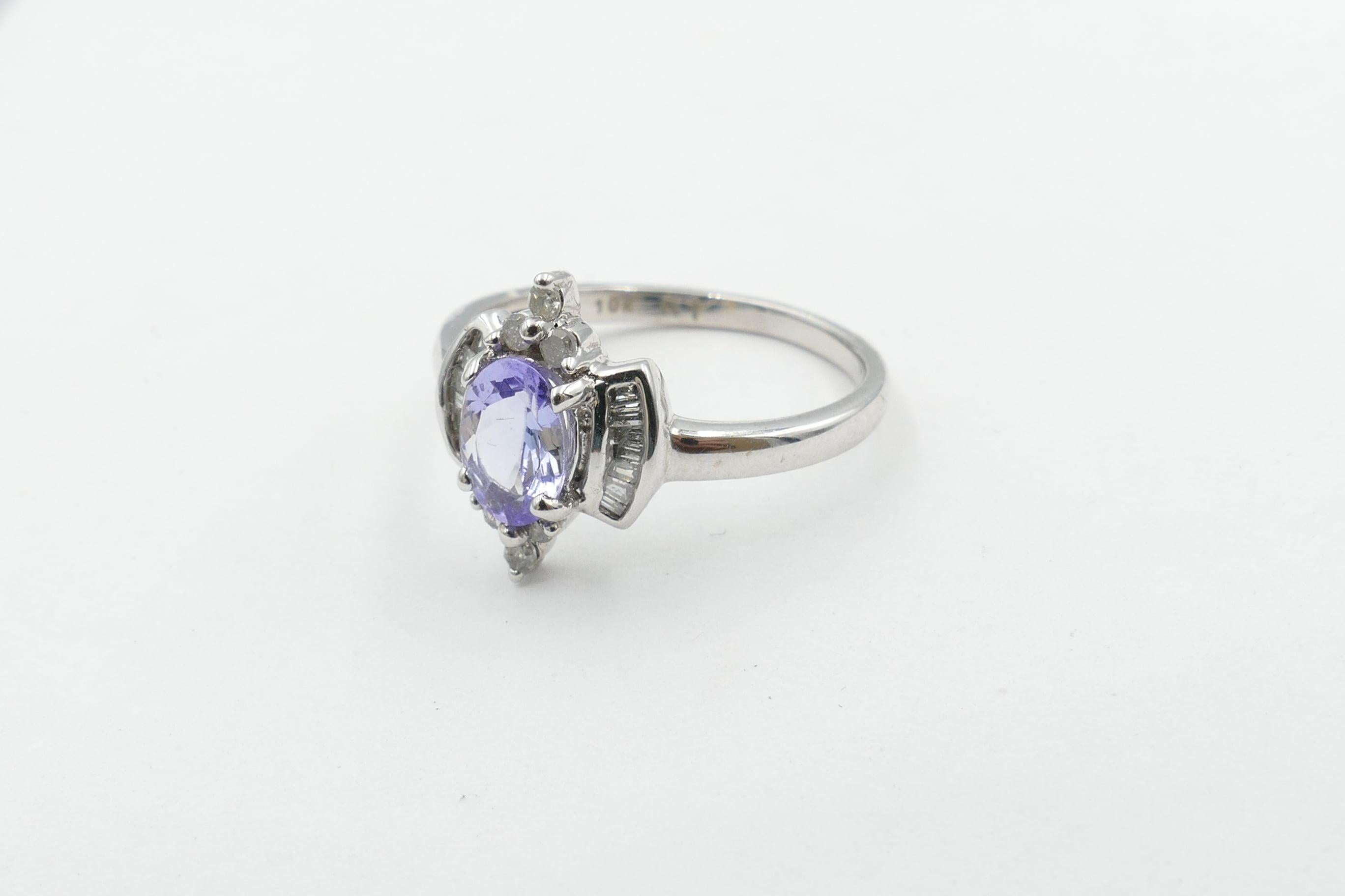 Modern Tanzanite and Diamond Marquise 18 Carat White Gold Ring For Sale