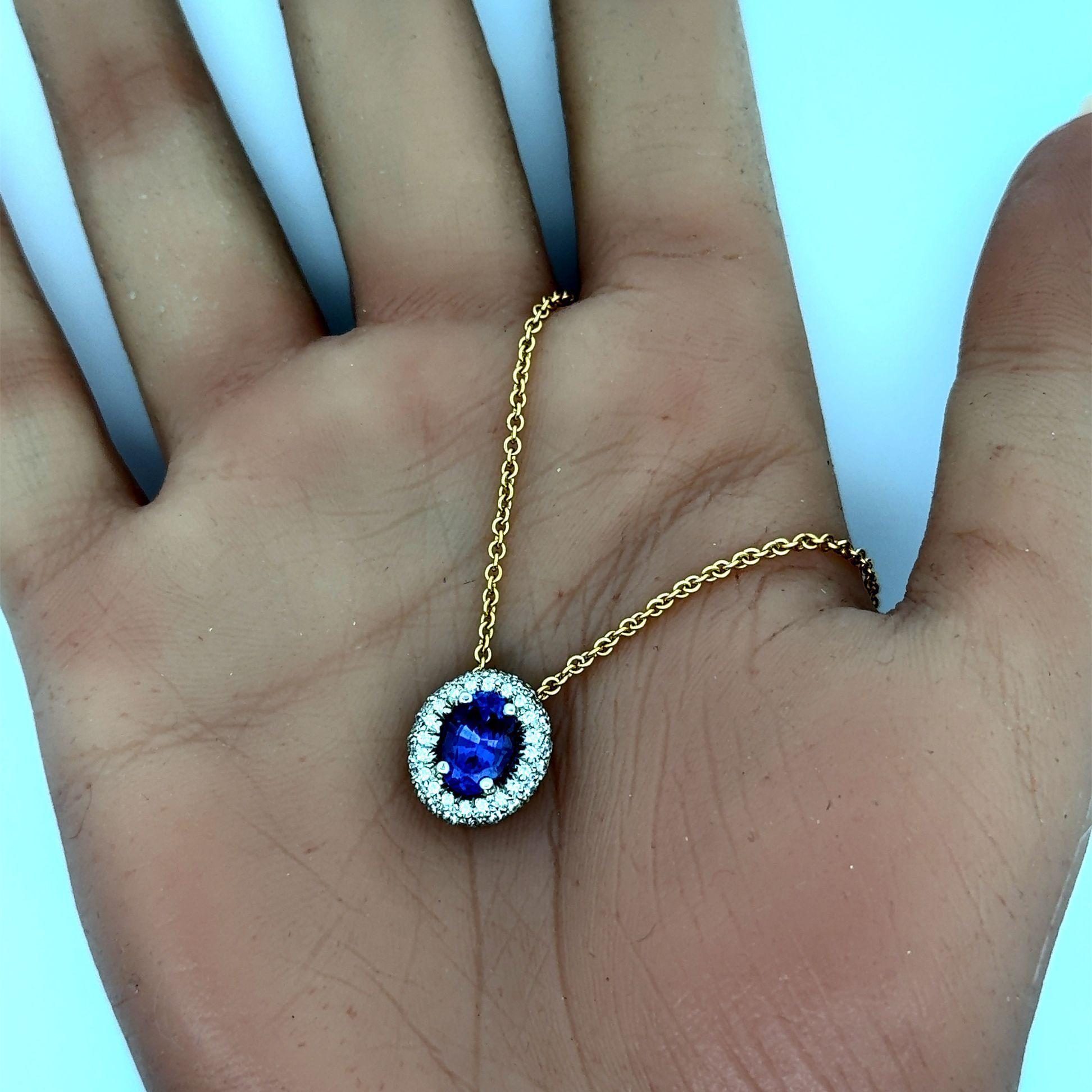 Ciondolo in oro 18 carati con diamante tanzanite e pavé aureolato in platino In condizioni Nuovo in vendita a Beverly Hills, CA