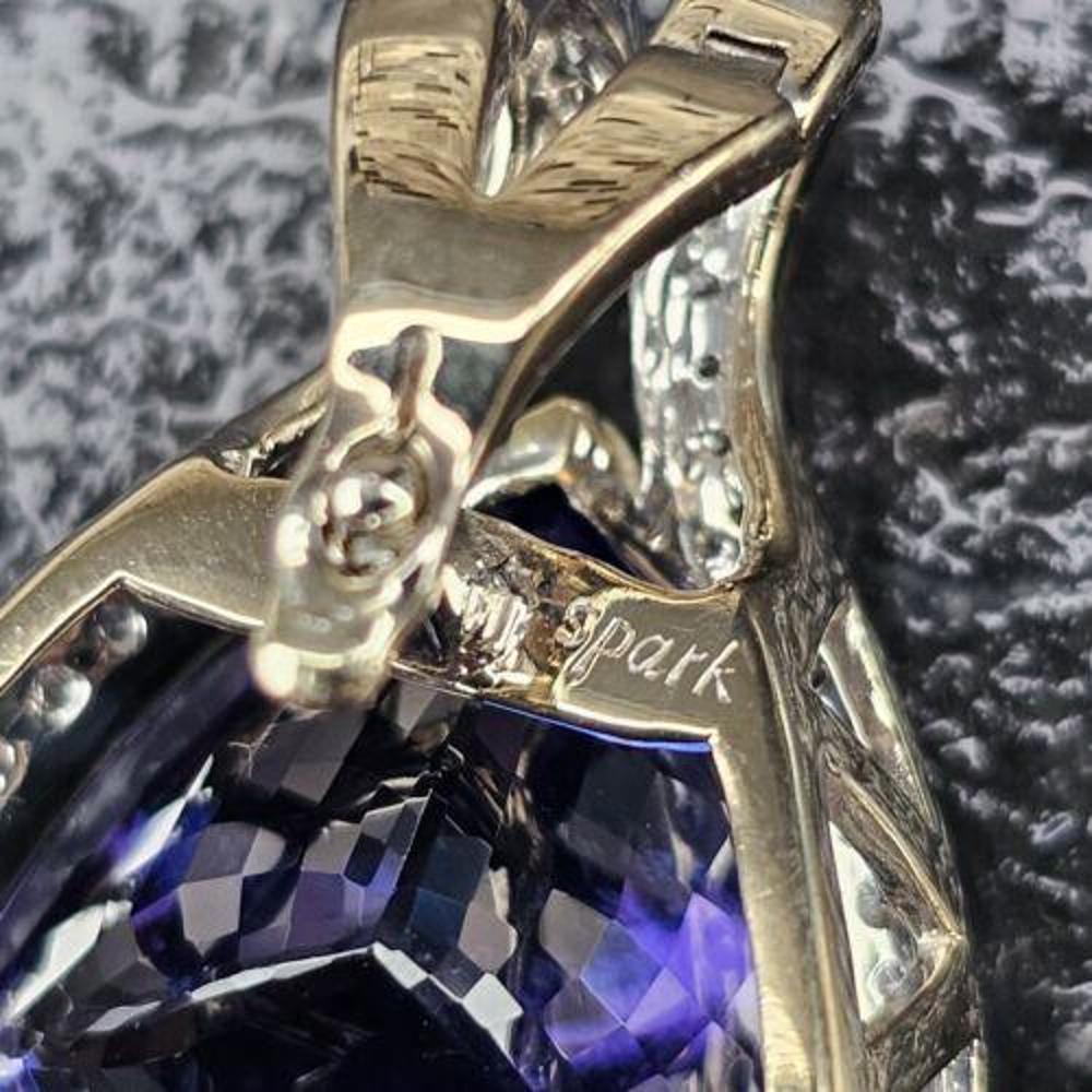 Donna Ciondolo con diamante tanzanite GIA 18,86ct Triangle Spark Oro bianco 18k in vendita
