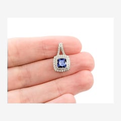 Ciondolo con tanzanite e diamanti in oro bianco 14 carati