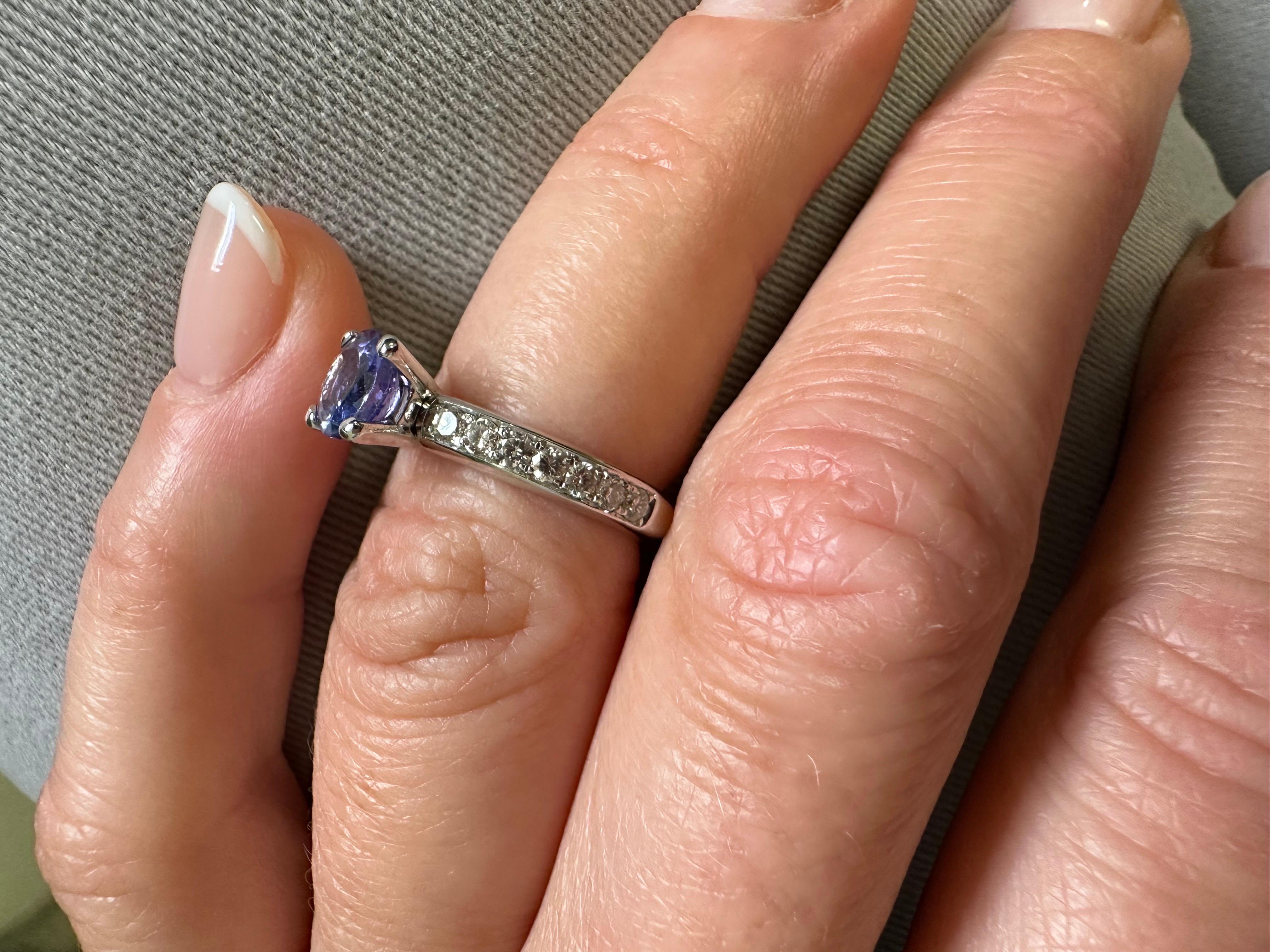 Tanzanite Diamond ring 14KT Stunning engagement ring  In New Condition For Sale In Boca Raton, FL
