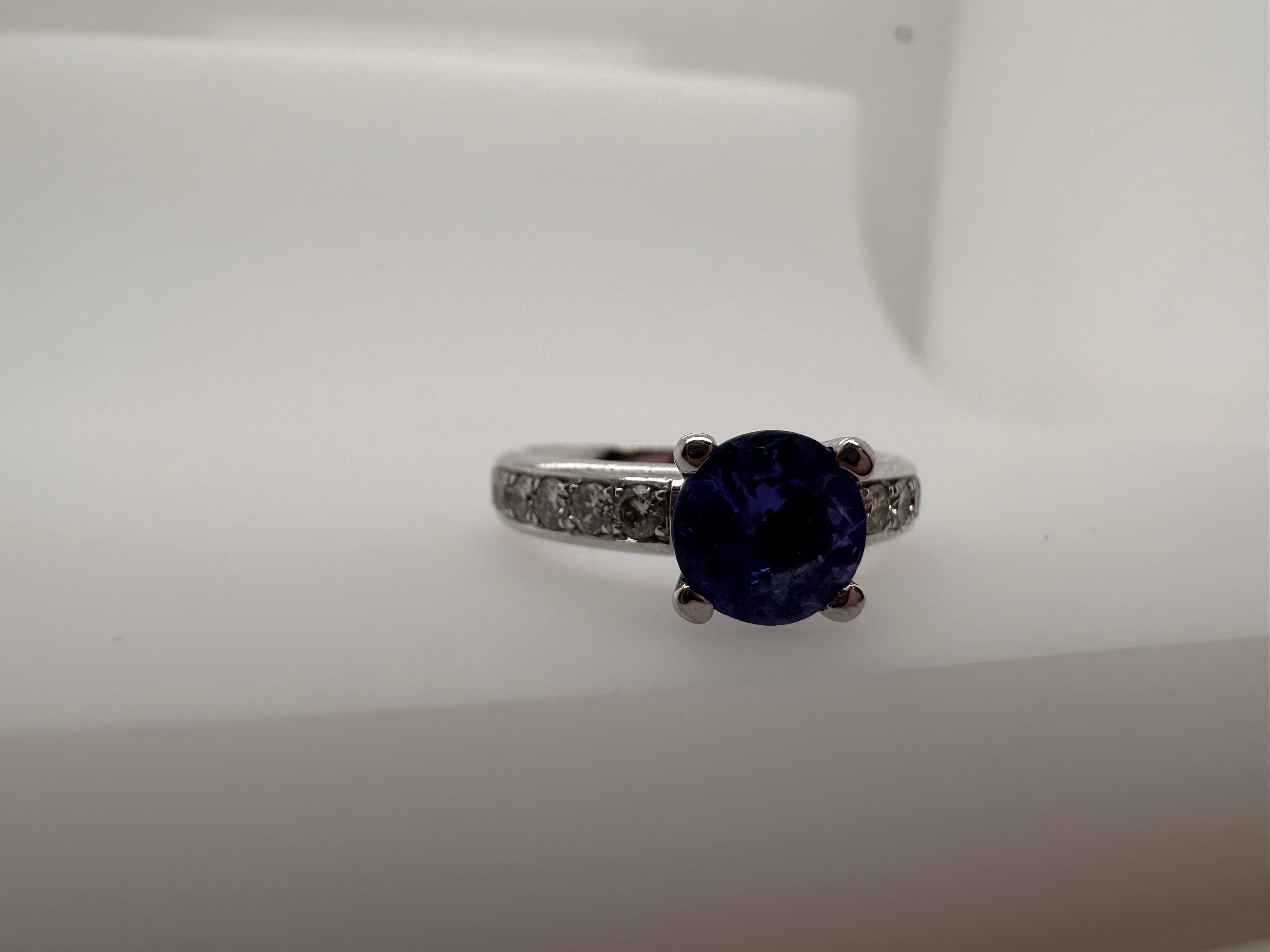 Women's or Men's Tanzanite Diamond ring 14KT Stunning engagement ring  For Sale