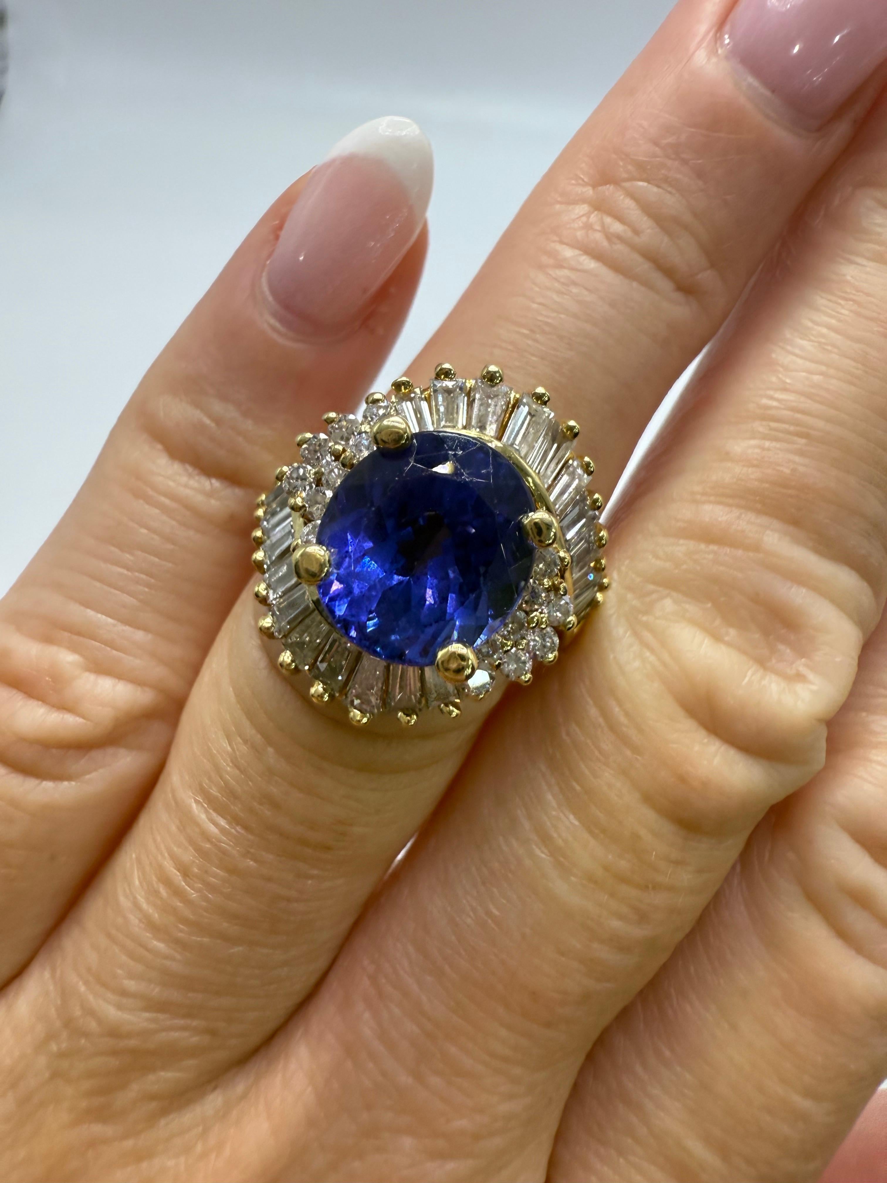 Anello con tanzanite e diamanti in oro 18KT In condizioni Nuovo in vendita a Boca Raton, FL