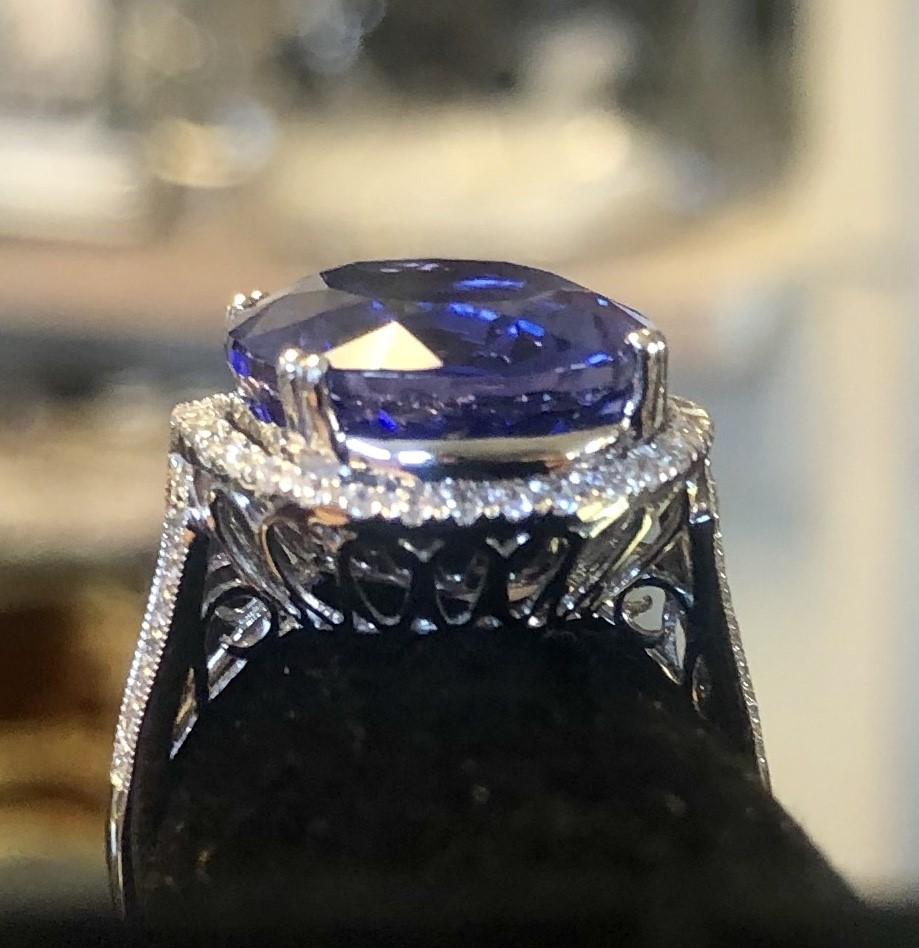 Tanzanite and Diamond Ring In Excellent Condition In Palm Beach, FL