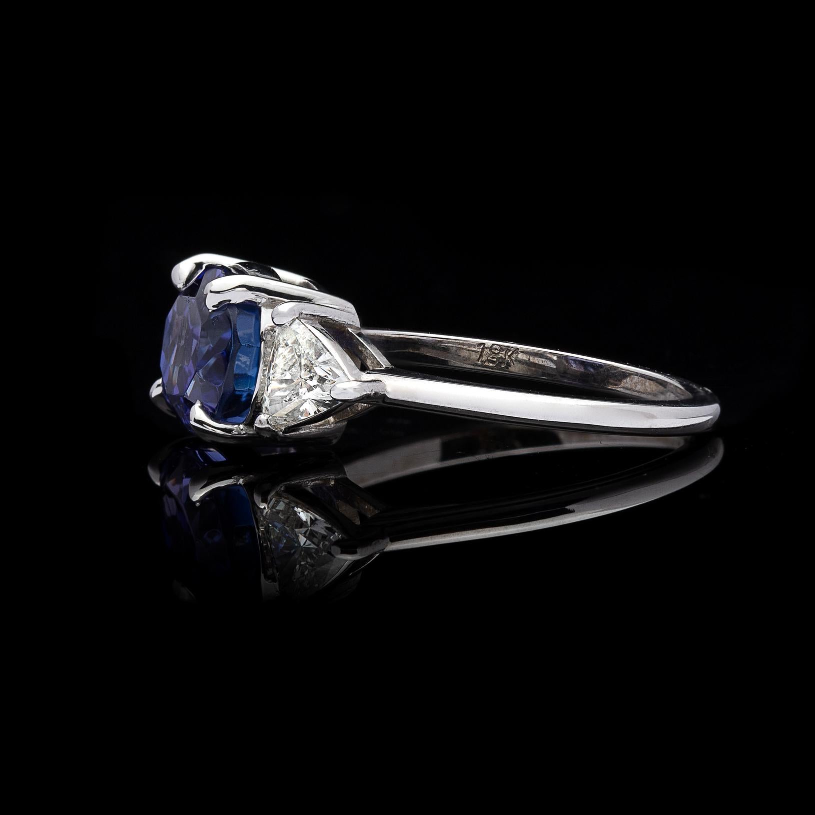 Tanzanite and Diamond Ring In Excellent Condition For Sale In San Francisco, CA