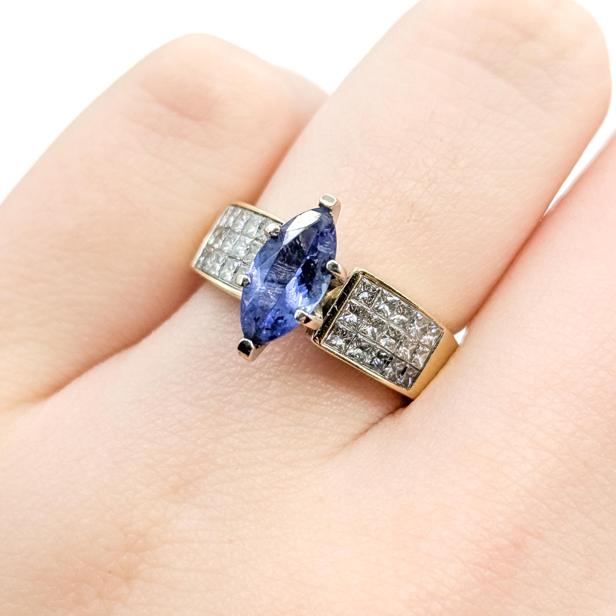 Bague en or jaune 14k avec tanzanite et diamant Excellent état - En vente à Bloomington, MN