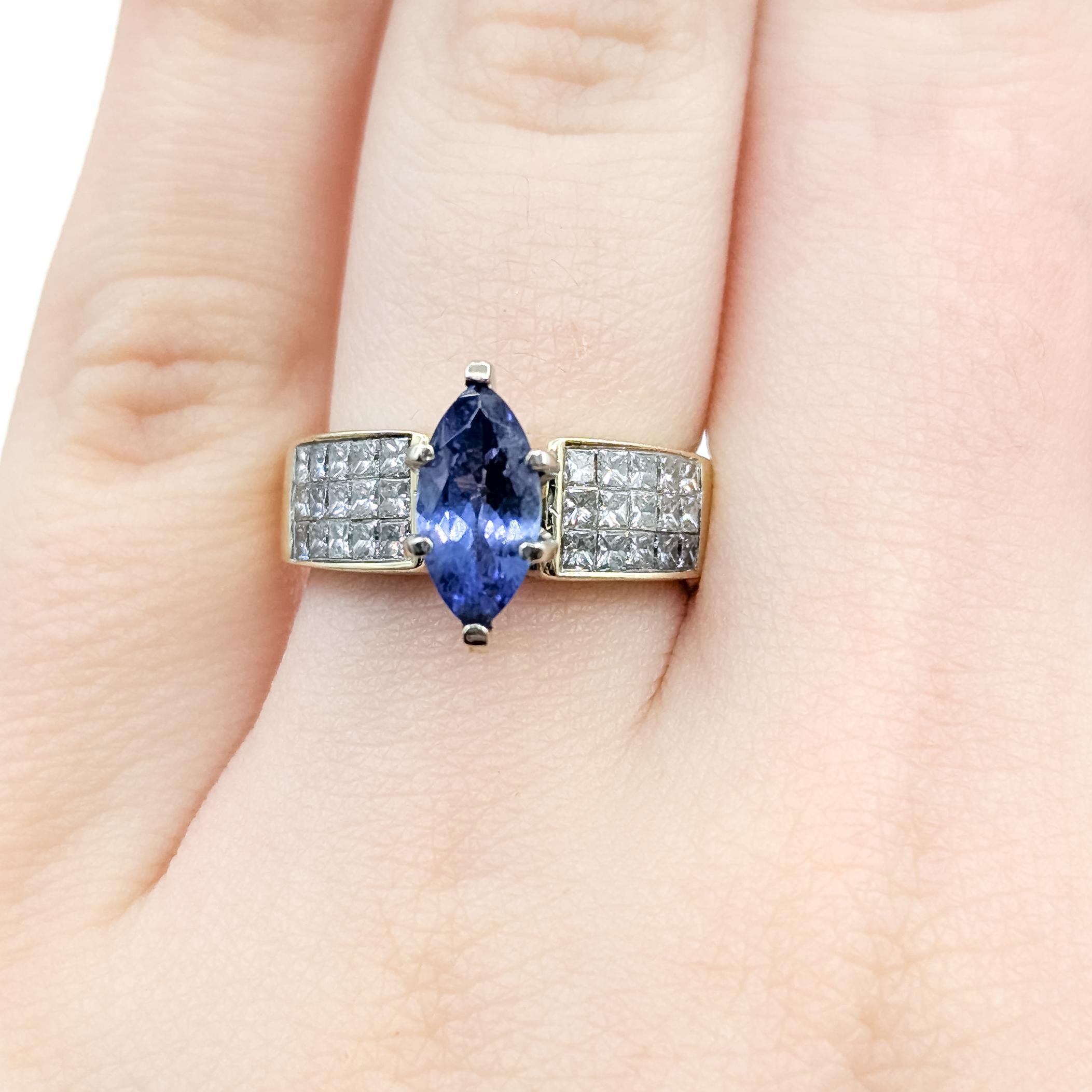 Bague en or jaune 14k avec tanzanite et diamant Pour femmes en vente